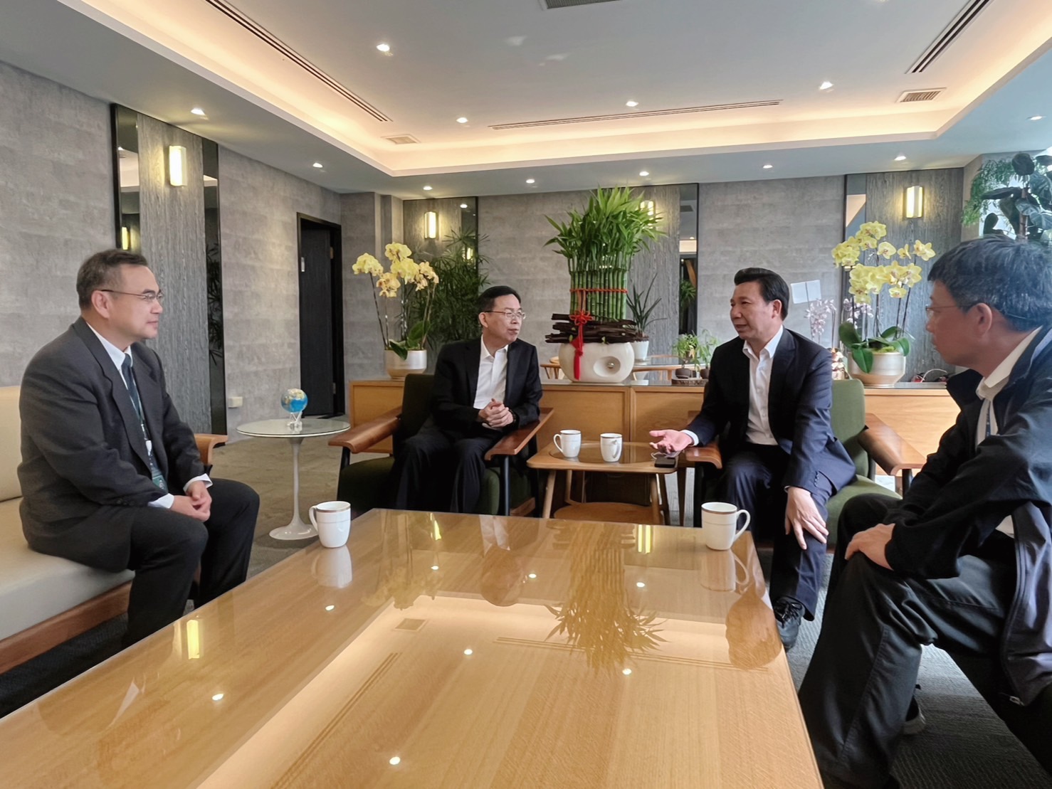 0717陳縣長親赴民航局__再爭取臺金空運運能與臨時班機-由左至右民航局方副局長志文、林局長國顯、陳縣長福海、李處長銘培
