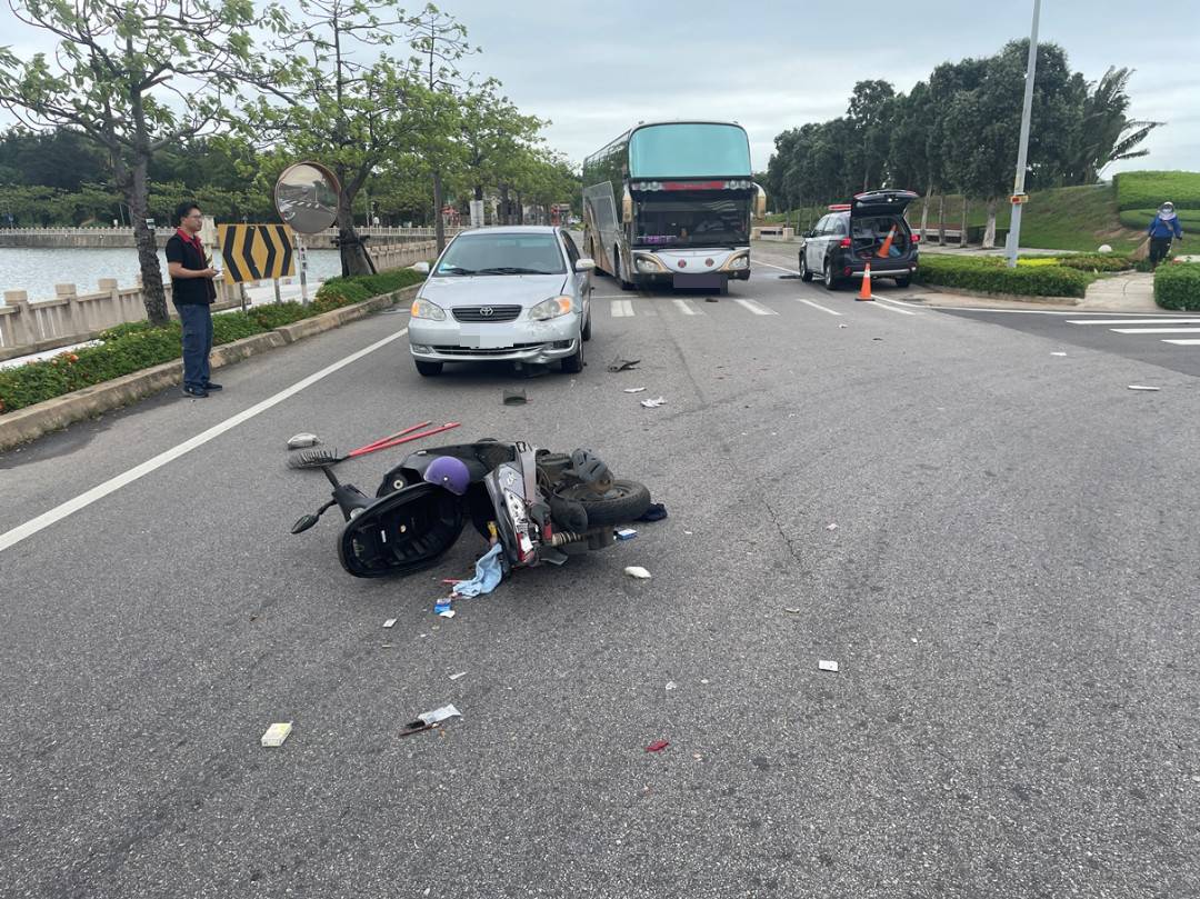 金城西海路車禍 未保持安全距離  轎車撞機車一人送醫