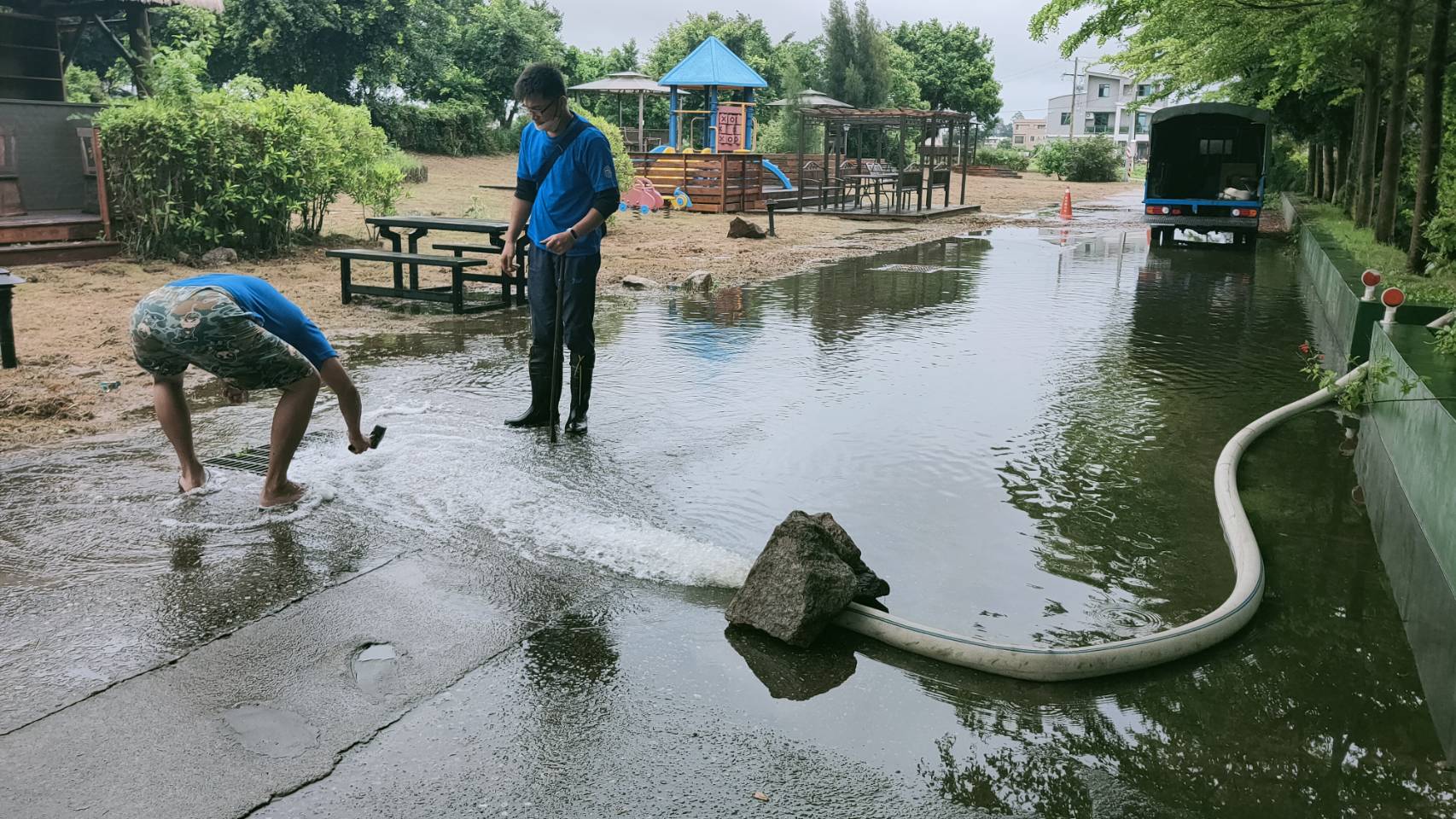 快訊!金門豪雨成災 旅館淹水.稻田變水田