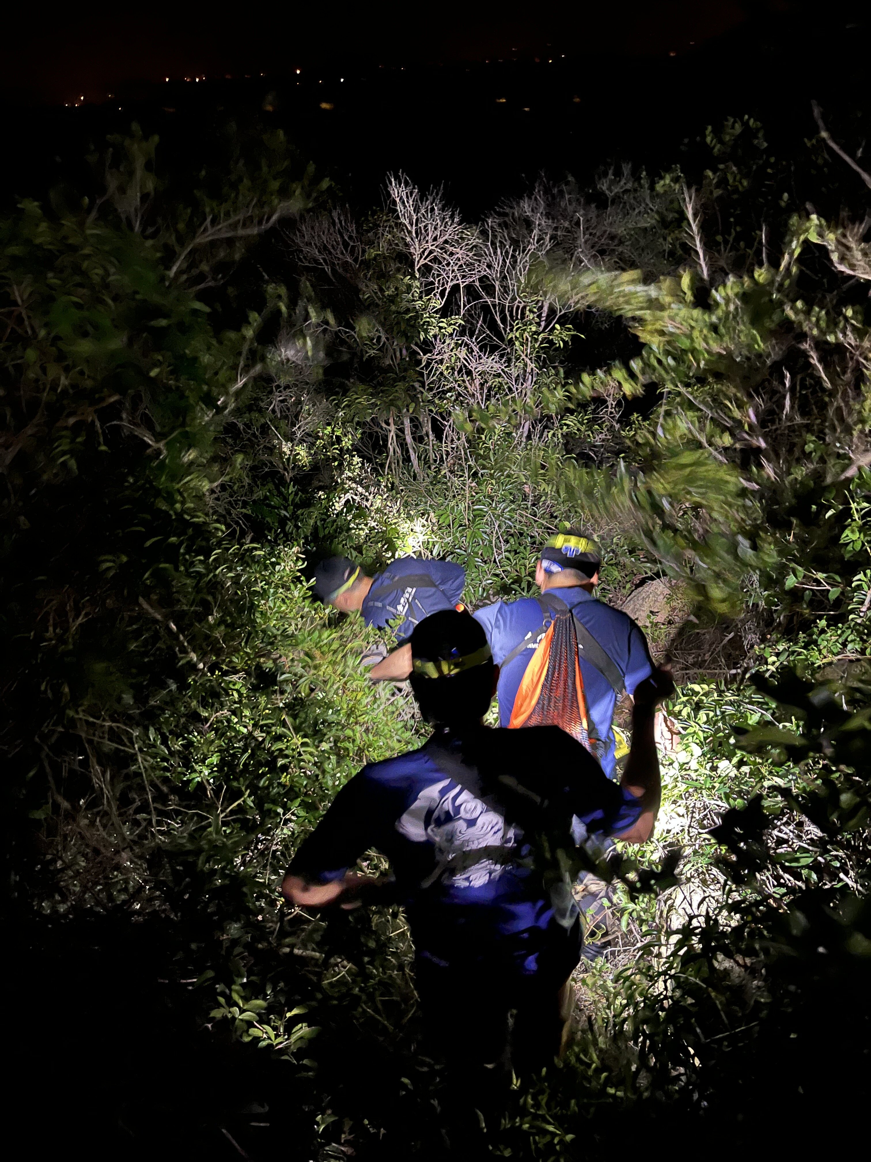 1120618登太武山蜈蚣出土迷失受困 消防人員即刻救援 (3)