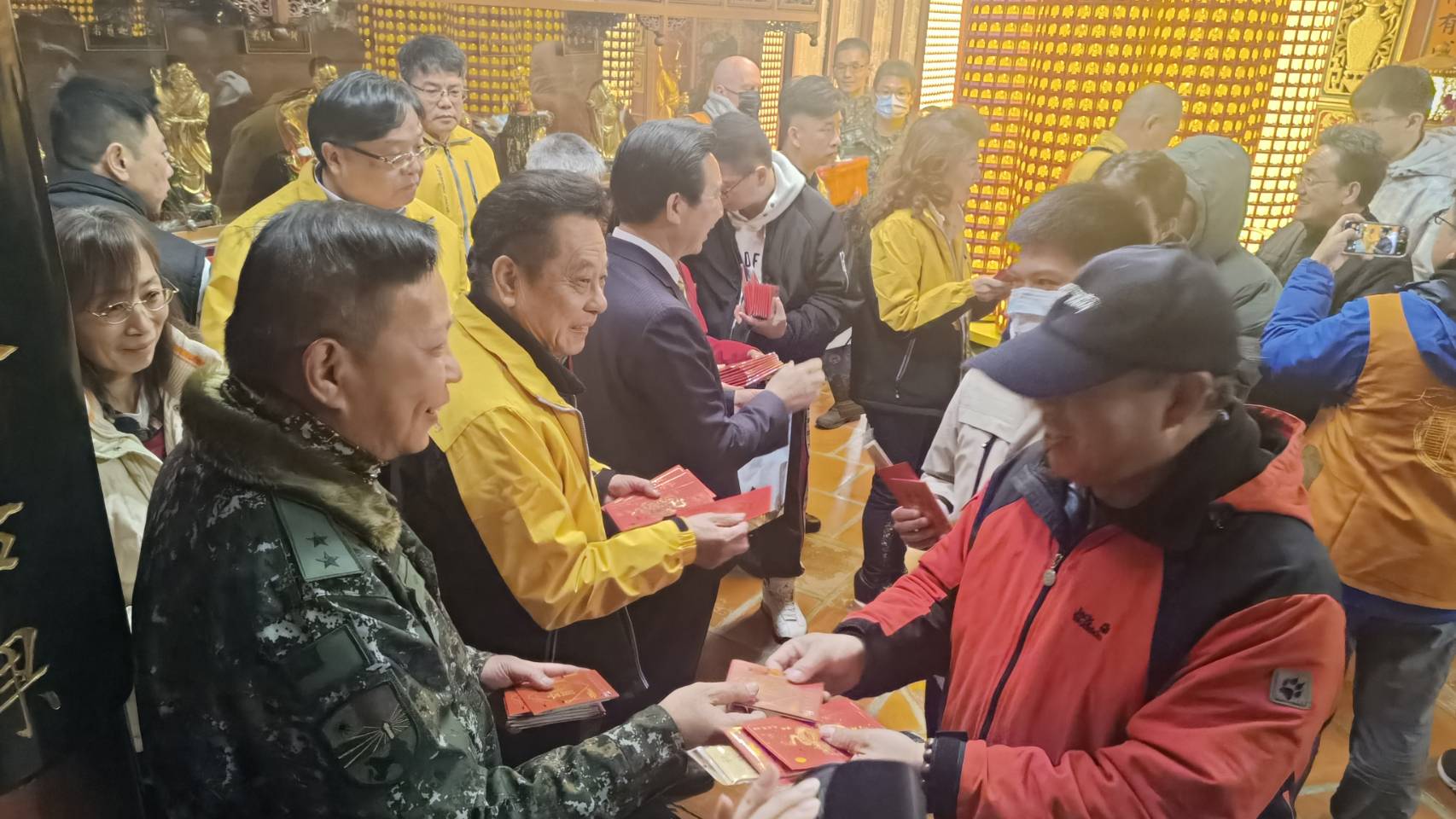 龍年除夕夜海印寺點燈祈福  議長福袋最夯