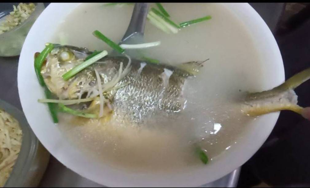 金門黃魚鮮湯，黃魚肉質鮮嫩，湯汁厚實味美