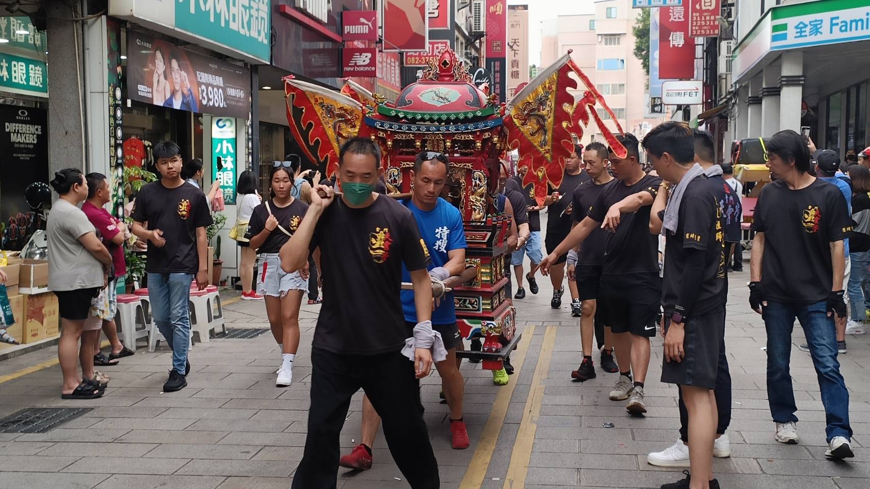 金門天震堂恭祝浯島邑主城隍爺慶賀團500人封街繞境