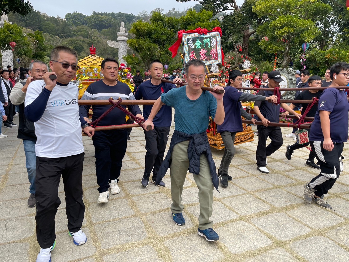 金門初九天公生 天震堂醒獅團百人登高祈福