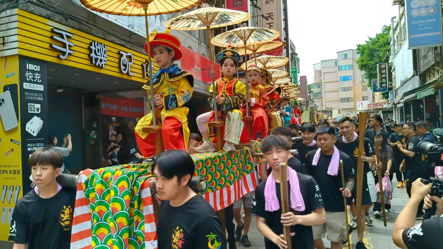 恭祝浯島邑主城隍爺遷治週年紀念 金門天震堂600人慶賀團遶街 恭祝浯島邑主城隍爺遷治週年紀念 金門天震堂600人慶賀團遶街