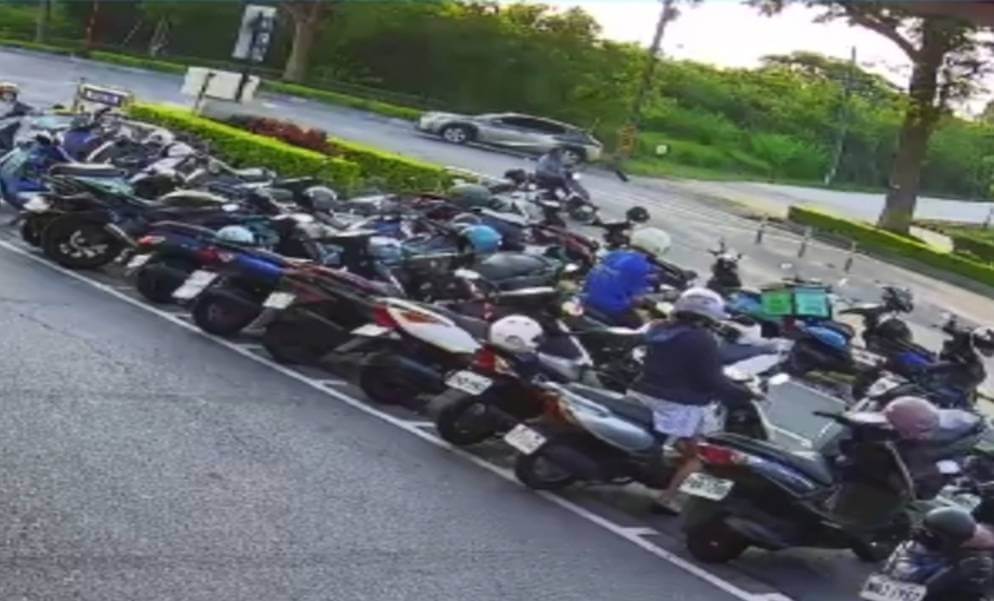 金門驚傳人車對撞!行人遭撞重傷昏迷 送醫搶救後送治療 金門驚傳人車對撞!行人遭撞重傷昏迷 送醫搶救後送治療