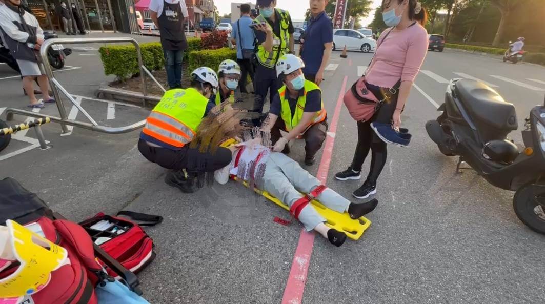 金門驚傳人車對撞!行人遭撞重傷昏迷 送醫搶救後送治療 金門驚傳人車對撞!行人遭撞重傷昏迷 送醫搶救後送治療