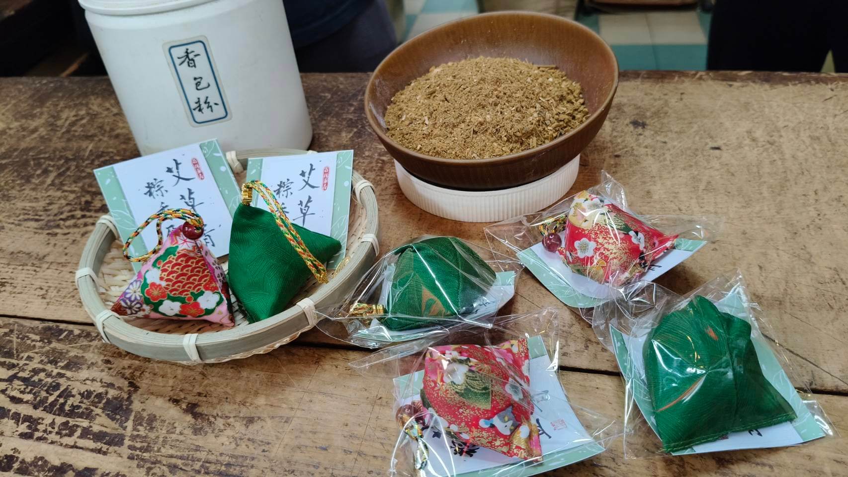 金門百年中藥老店推端午香包,陸客搶手禮四物半年銷10萬包 金門百年中藥老店推端午香包,陸客搶手禮四物半年銷10萬包
