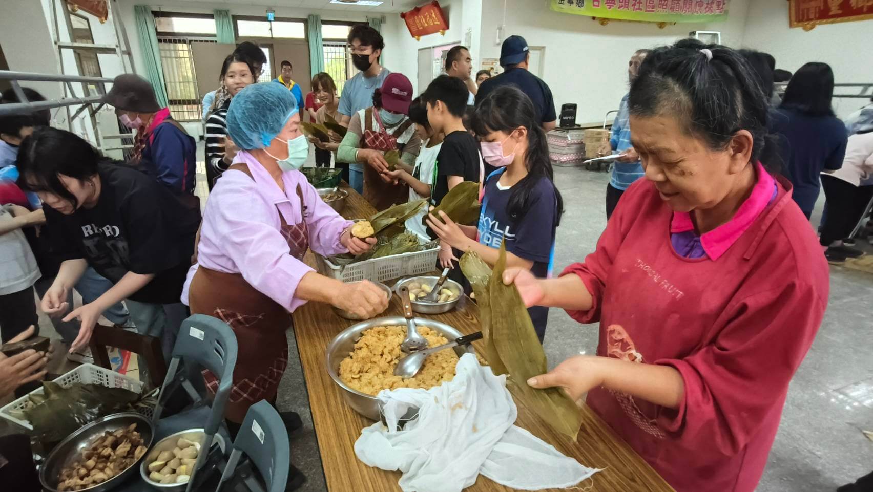 溫馨端午 傳承文化 古寧頭社區邀小朋友跟阿嬤學包粽 溫馨端午 傳承文化 古寧頭社區邀小朋友跟阿嬤學包粽