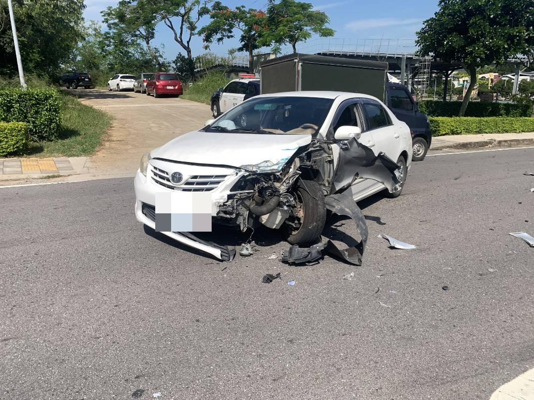 轉彎車未讓直行車先行  金門兩車對撞車頭毀