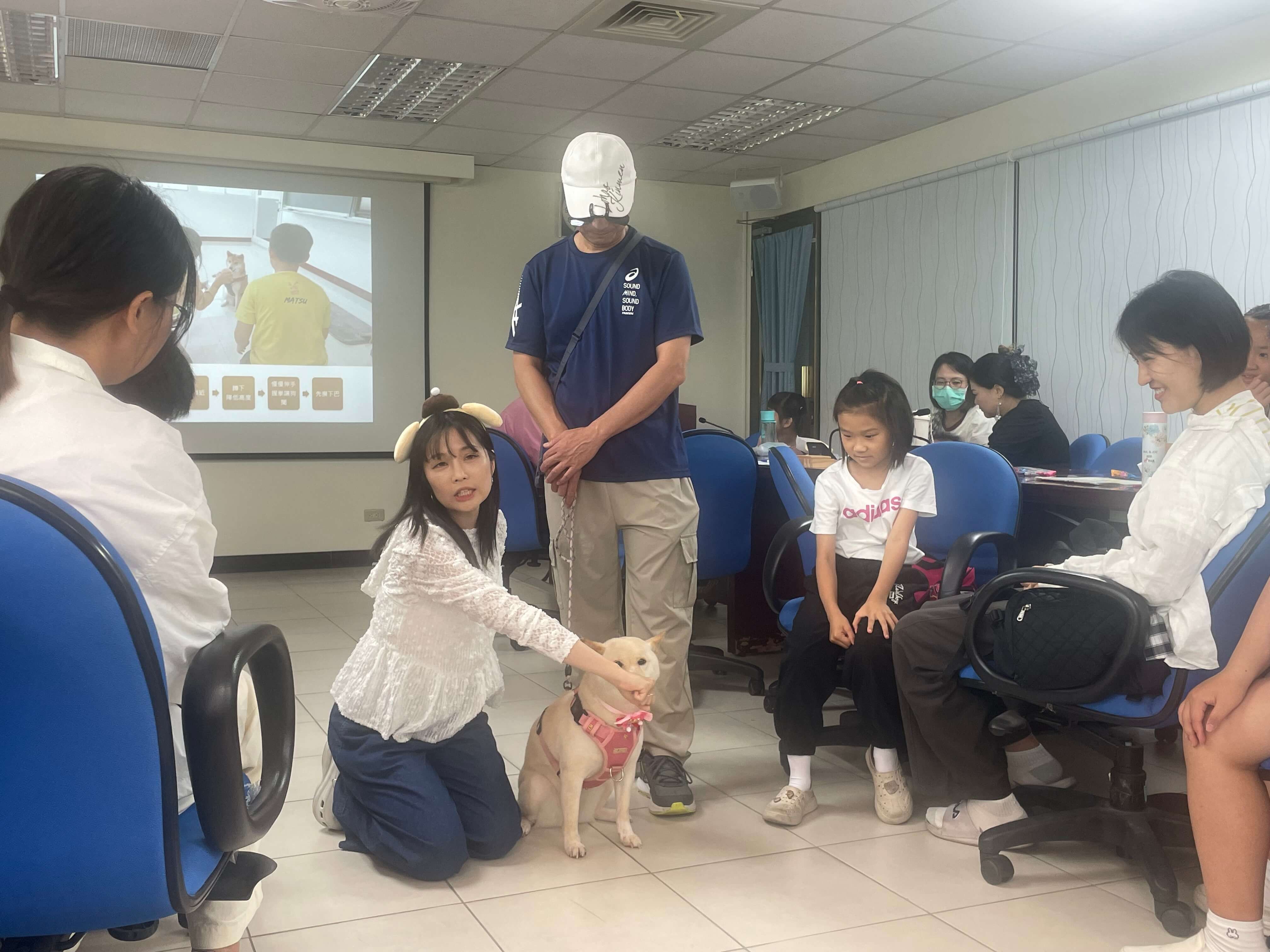 金門移民署邀「毛小孩-狗老師」分享新住民尊重生命教育講座