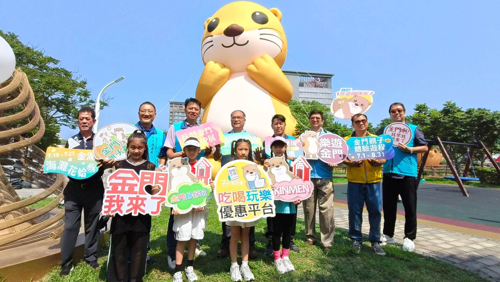14米巨大阿特7/16正式開展 打卡消費即可換LINE貼圖