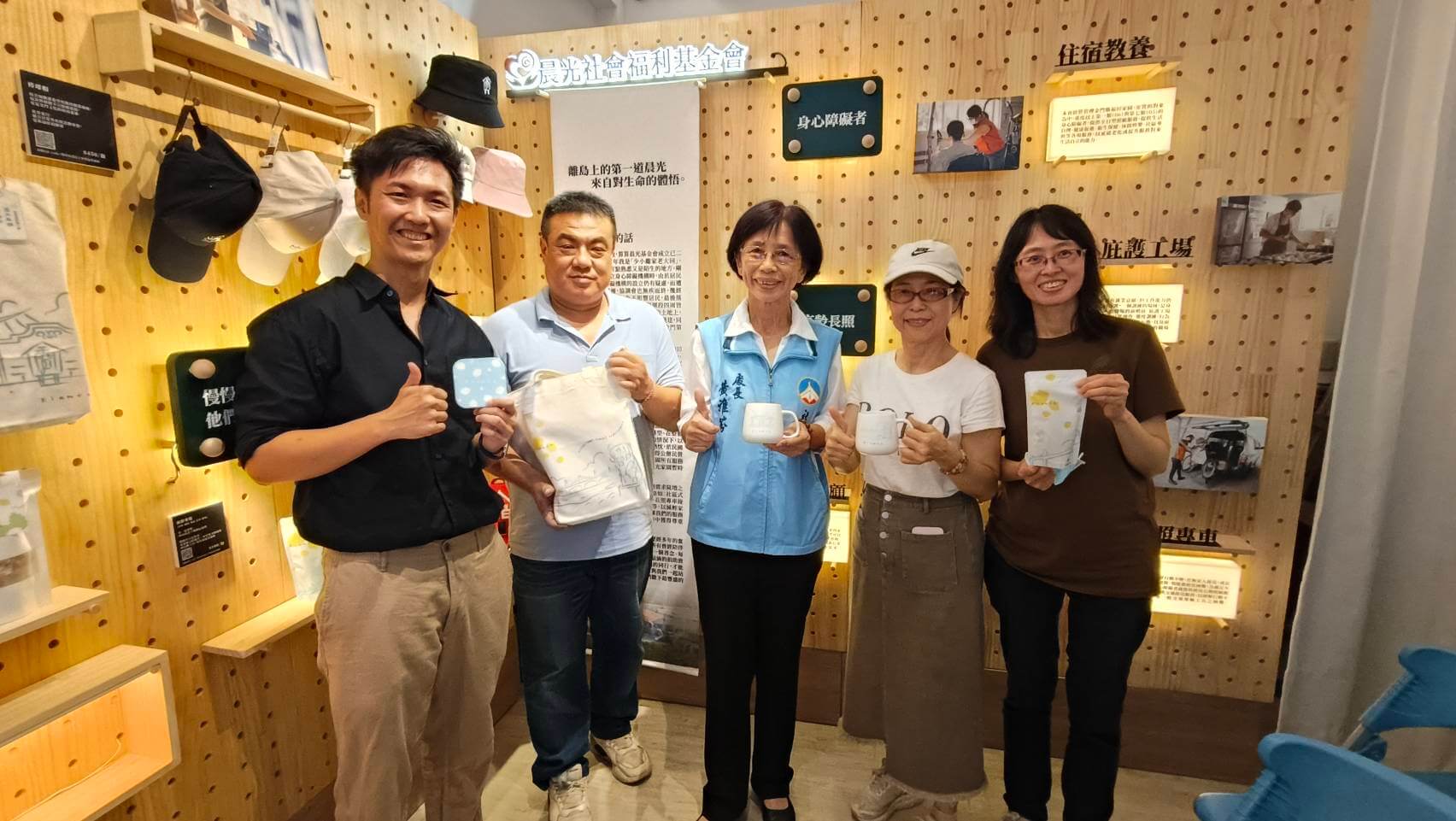 庇護員走進人群 金門妙妙屋庇護工場後浦店開幕 庇護員走進人群 金門妙妙屋庇護工場後浦店開幕