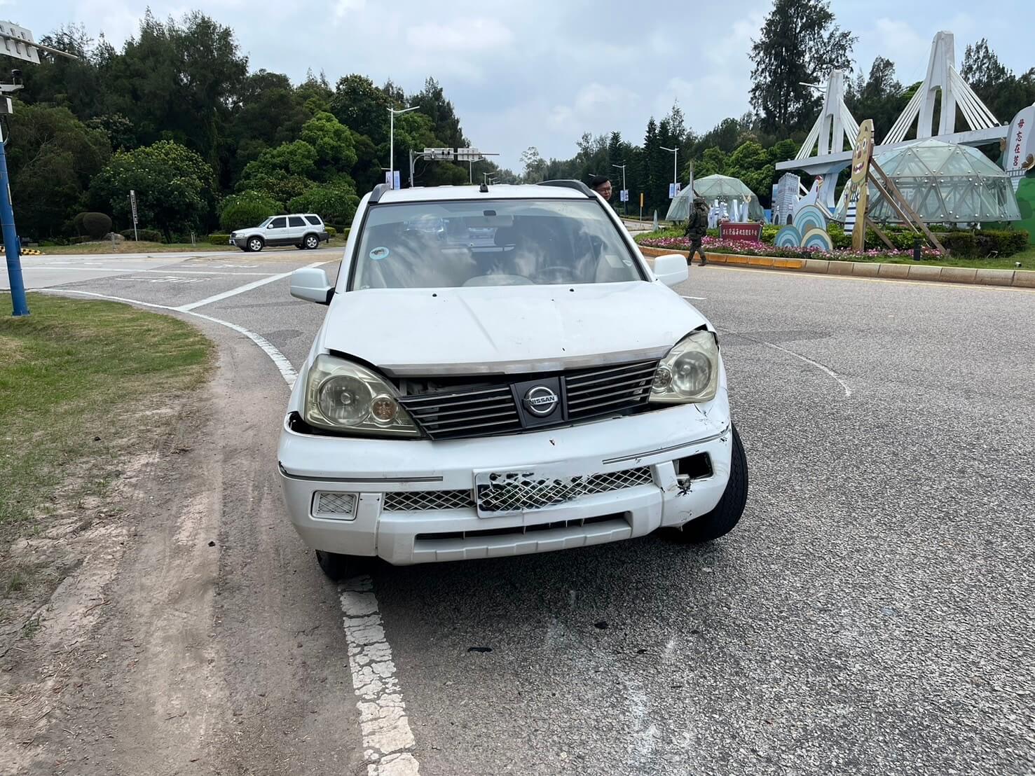 金門萬安結束趕載客人至機場,遭撞翻覆一人骨折送醫 金門萬安結束趕載客人至機場,遭撞翻覆一人骨折送醫