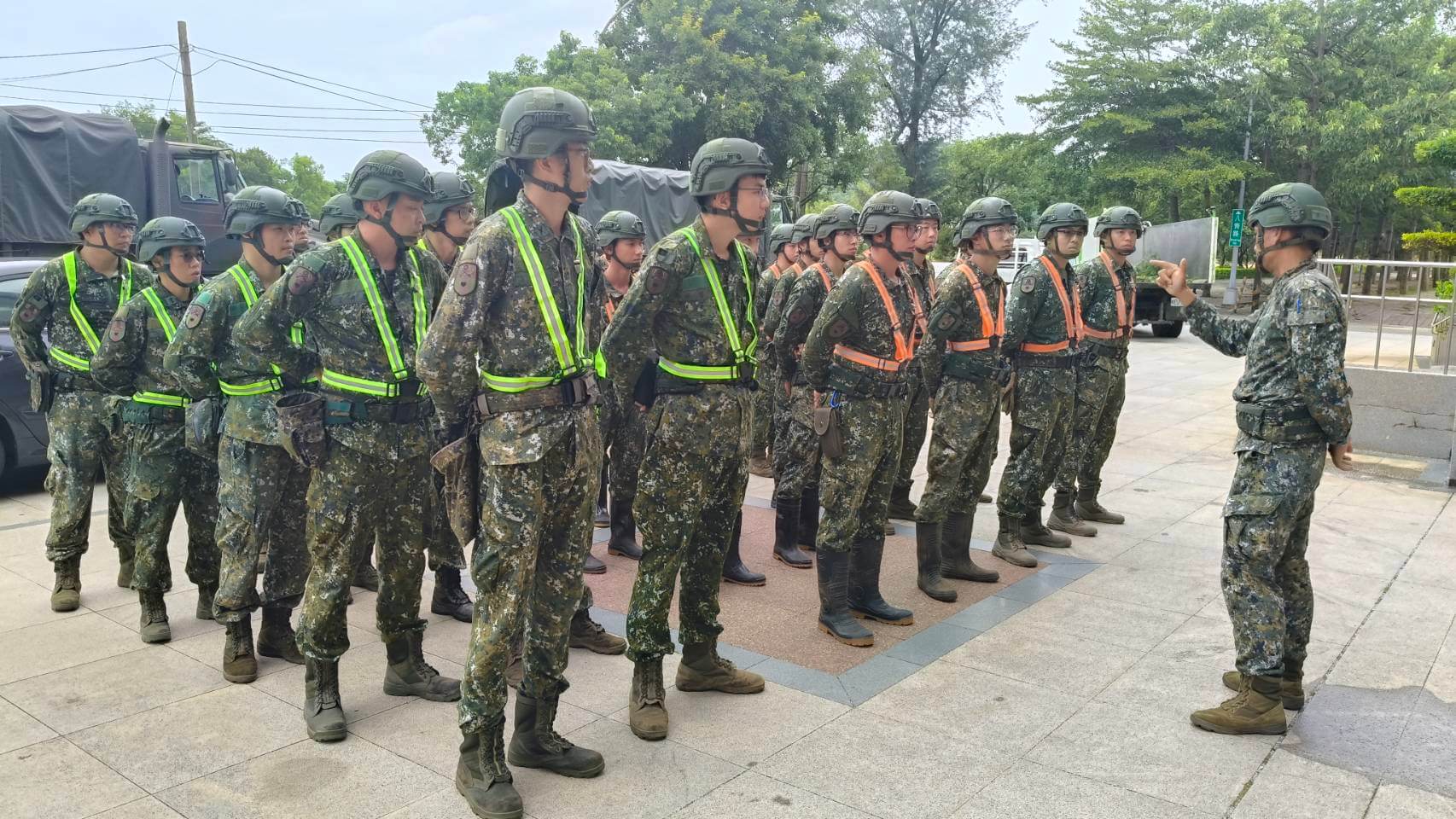 楊柳肆虐金門傳22件災情 金防部官兵清理街道 楊柳肆虐金門傳22件災情 金防部官兵清理街道