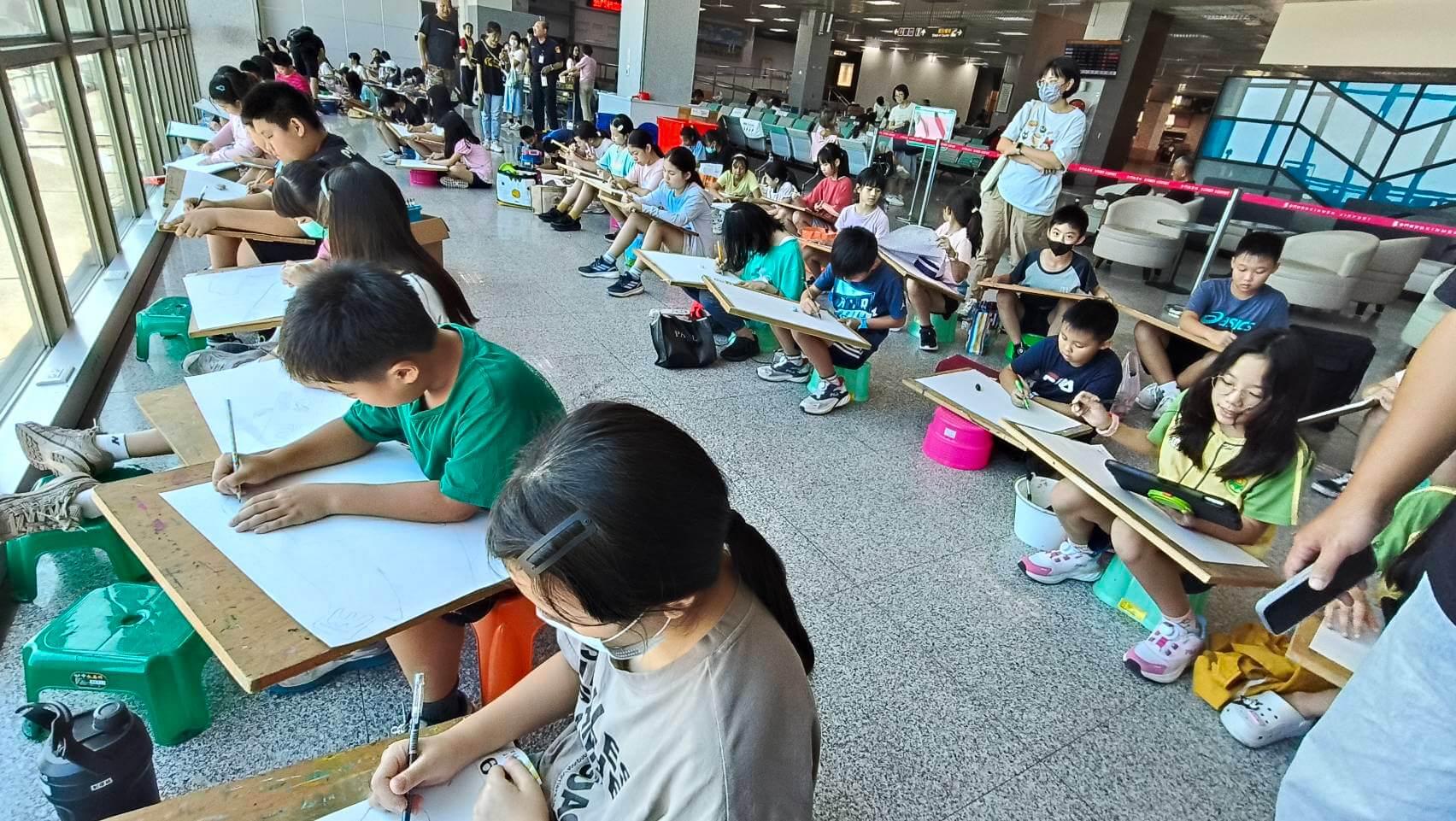 畫出藍天 寫下飛安 金門航空站飛安宣導活動110名師生參與 畫出藍天 寫下飛安 金門航空站飛安宣導活動110名師生參與