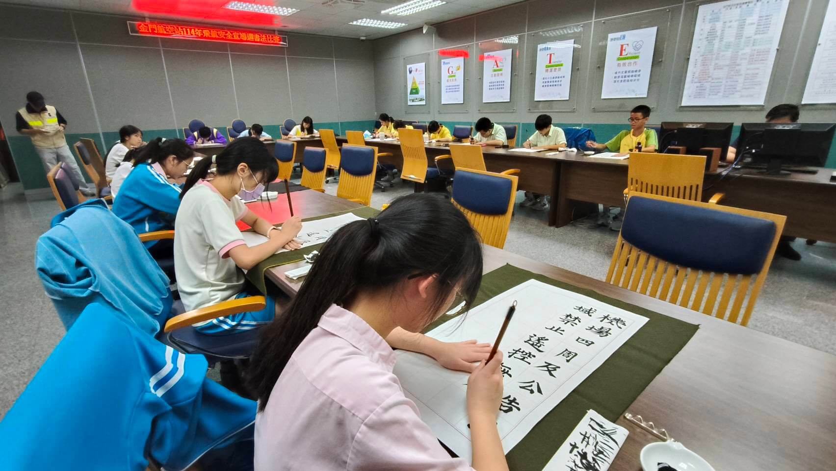 畫出藍天 寫下飛安 金門航空站飛安宣導活動110名師生參與 畫出藍天 寫下飛安 金門航空站飛安宣導活動110名師生參與