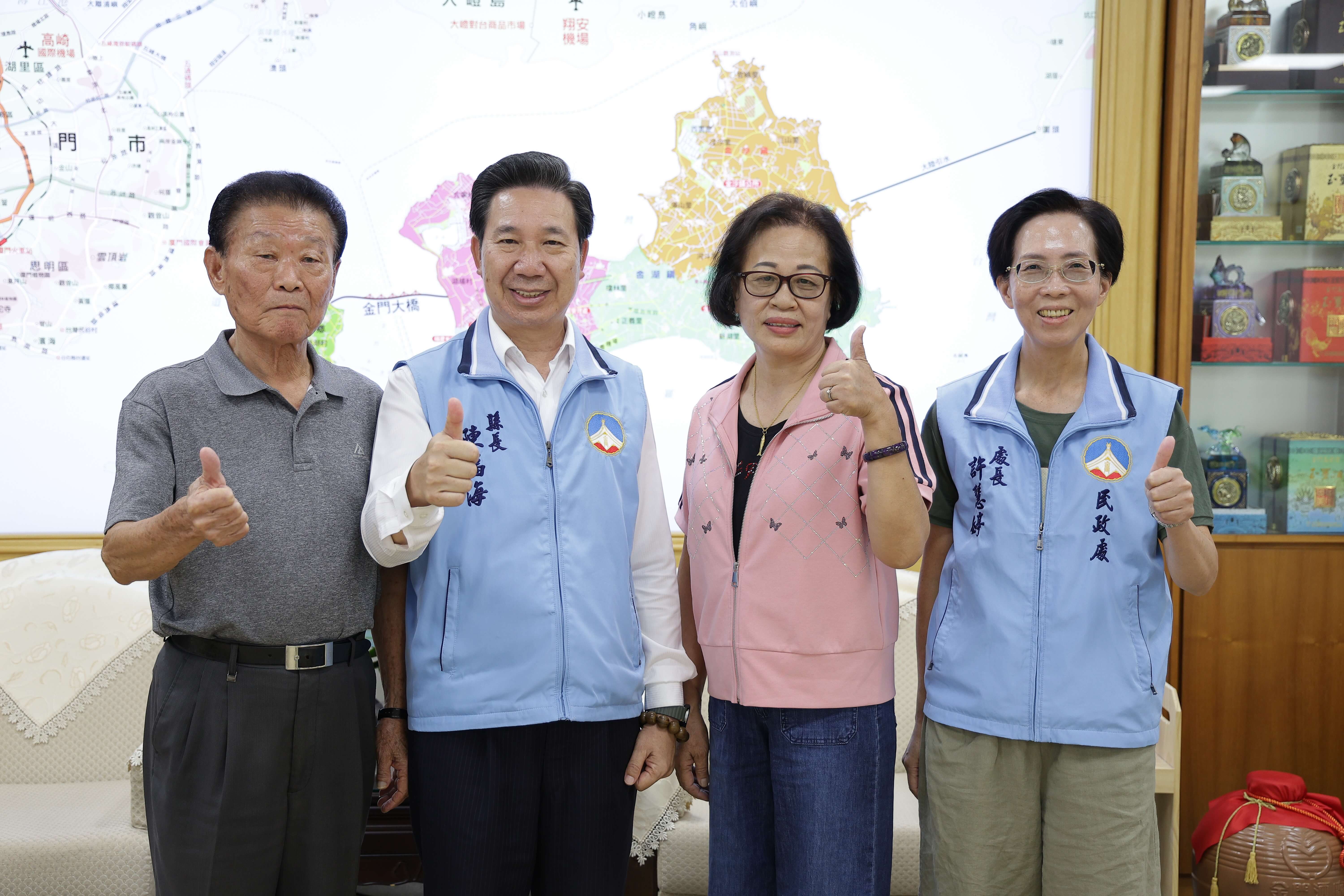 金門縣三位調解委員獲頒總統感謝狀 縣長致贈程儀表彰貢獻