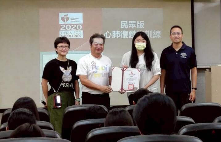金大攜衛局辦CPR+AED訓練 強化校園與社區急救力 金大攜衛局辦CPR+AED訓練 強化校園與社區急救力