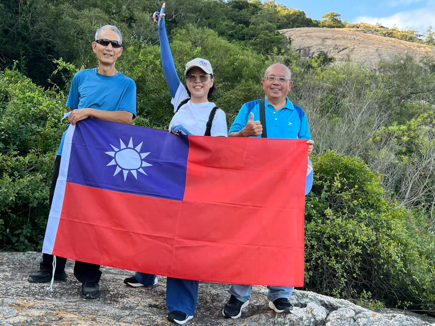 金門退役軍人協會雙十國慶日太武山登山活動圓滿舉行 金門退役軍人協會雙十國慶日太武山登山活動圓滿舉行