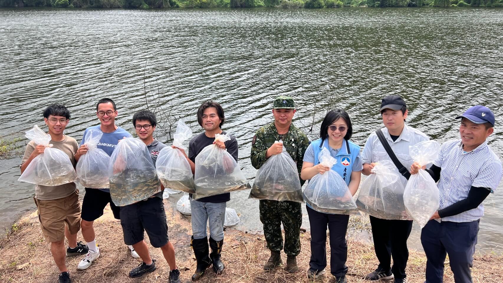 金門珍稀原生魚類復育有成　縣府辦理大鱗梅氏鯿野放活動