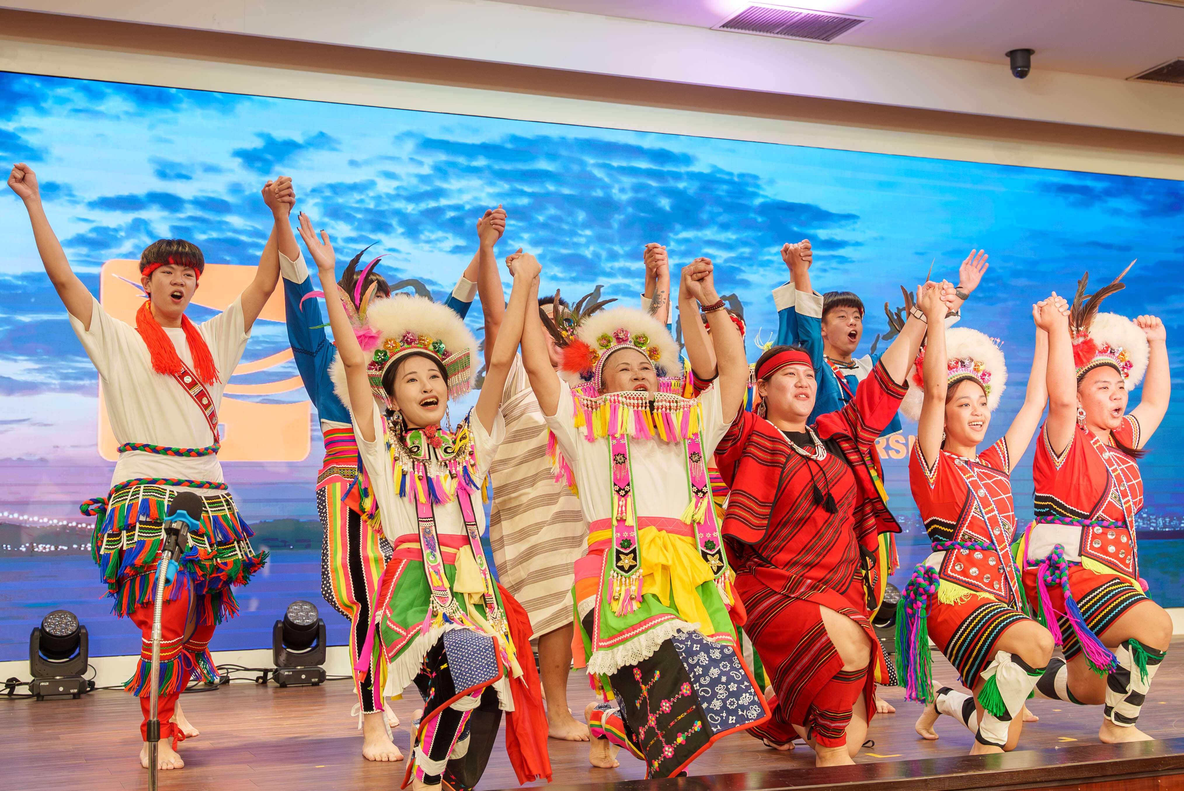 開幕典禮以原住民族舞蹈揭開序幕，展現多元文化風采。（東森記者彭志豪攝）