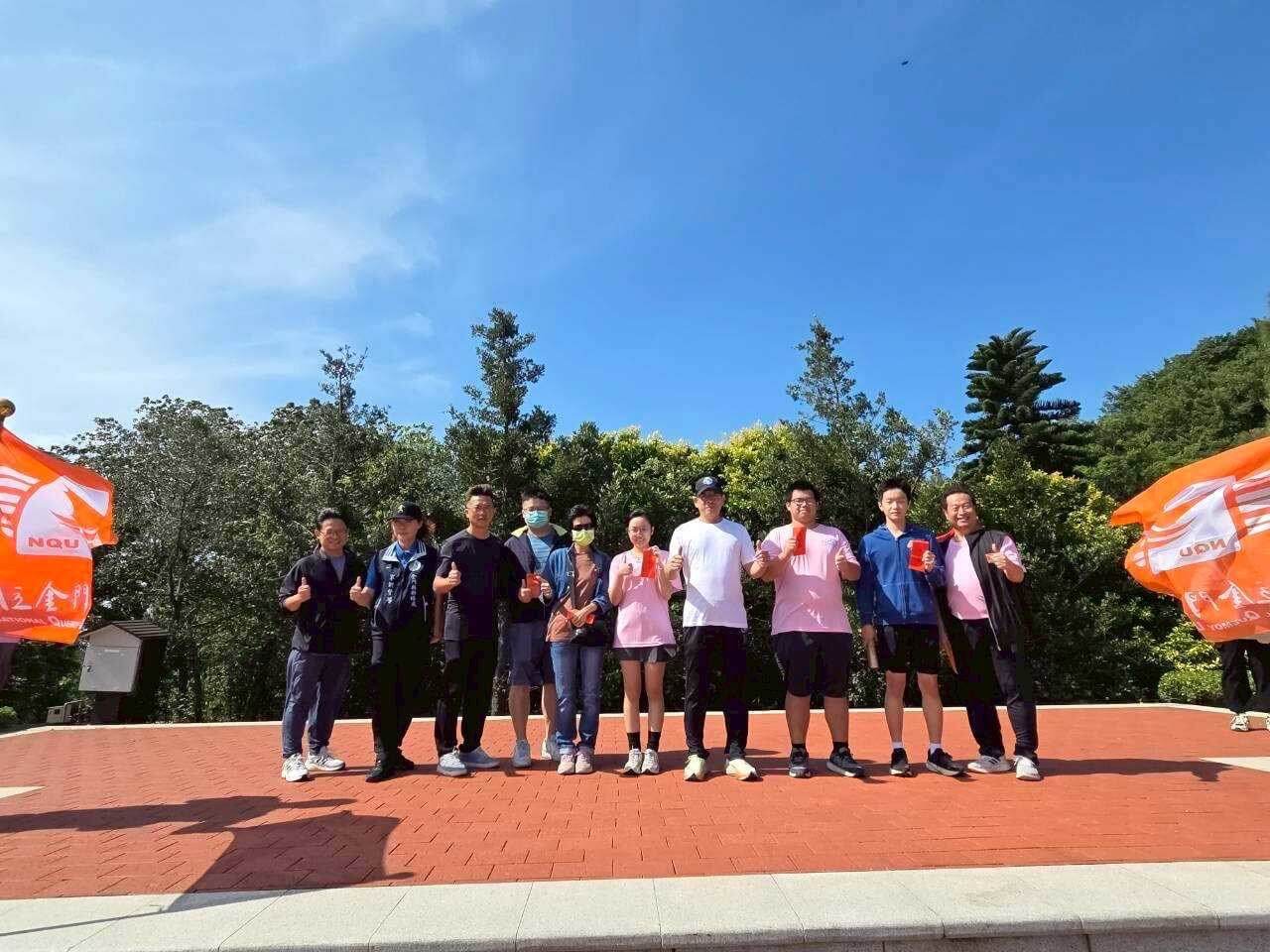 海印寺住持性海法師也到場共襄盛舉，提供彩金給師生摸彩。由學務長董燊代表校方致贈感謝狀，並與獲獎學生合影。