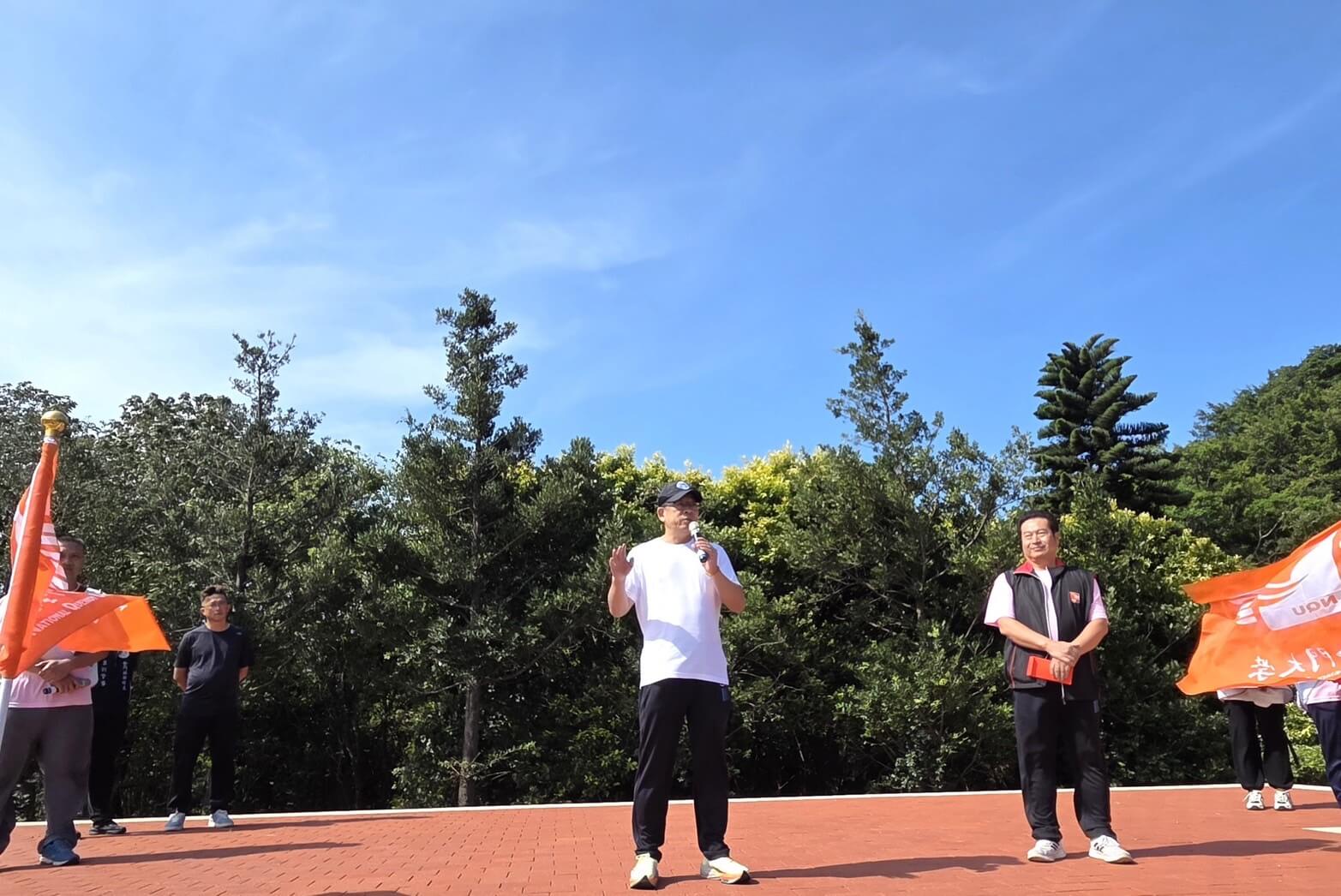 校長陳建民在致詞中勉勵師生親近自然、運動健身，也感謝學務處規劃此項活動結合SDGs精神，融入校慶「環保‧永續發展」主軸，是一次成功的寓教於樂的生命教育與環境教育。