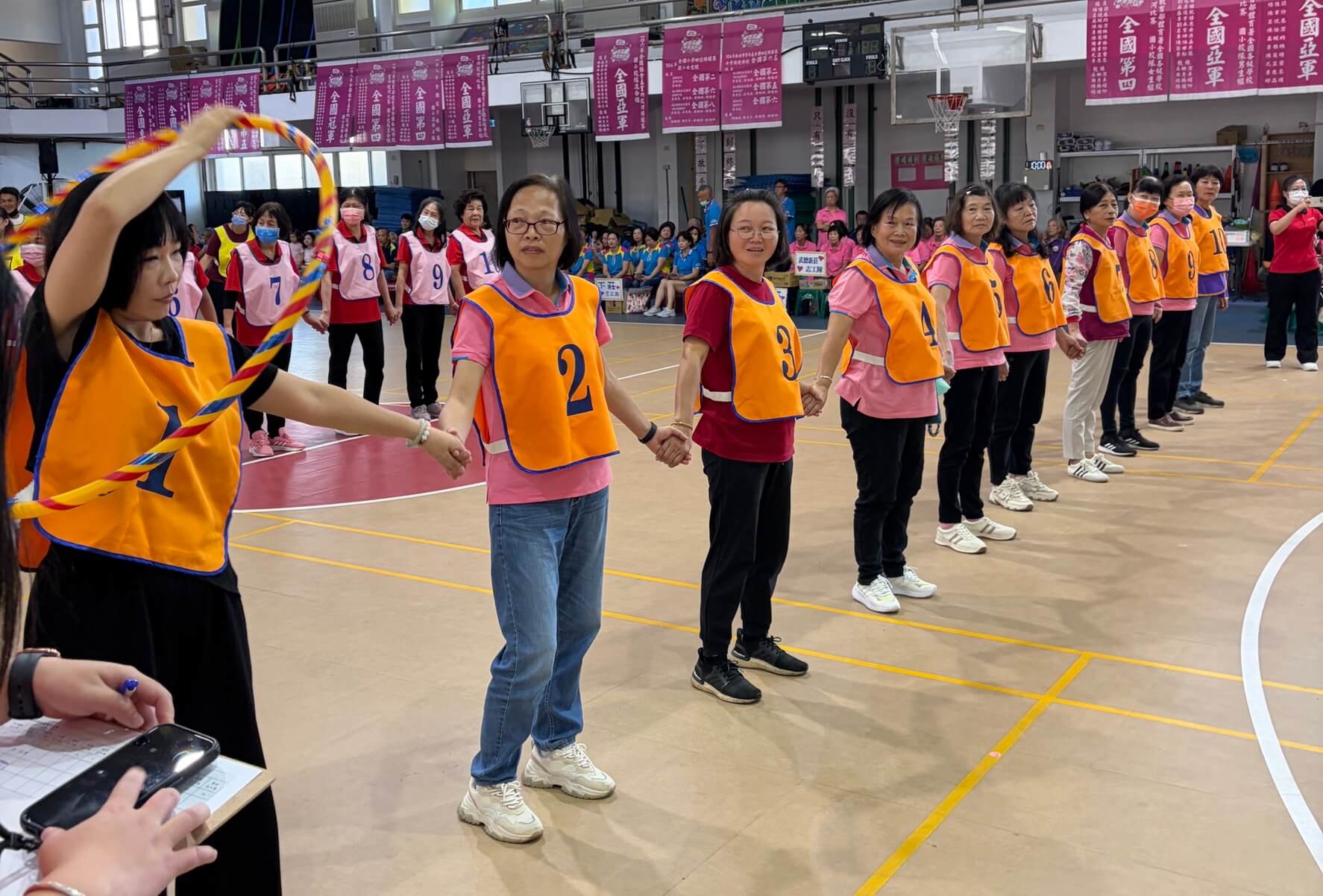 金湖鎮公所舉辦社區舞蹈觀摩暨志工趣味運動會　展現志工熱情與社區活力
