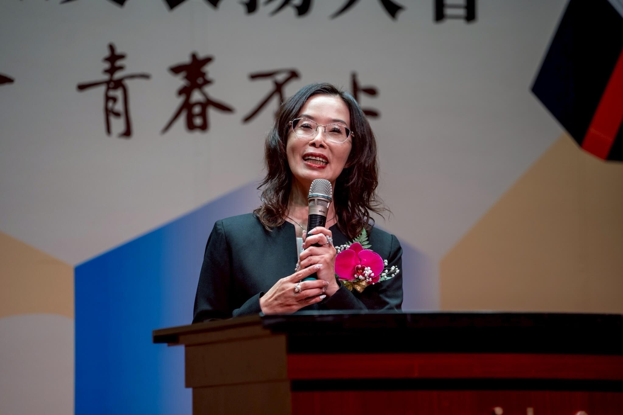 金湖國中六十週年校慶盛大登場 十八位傑出校友返校同賀 跨世代湖中情誼溫暖綻放 金湖國中六十週年校慶盛大登場 十八位傑出校友返校同賀 跨世代湖中情誼溫暖綻放