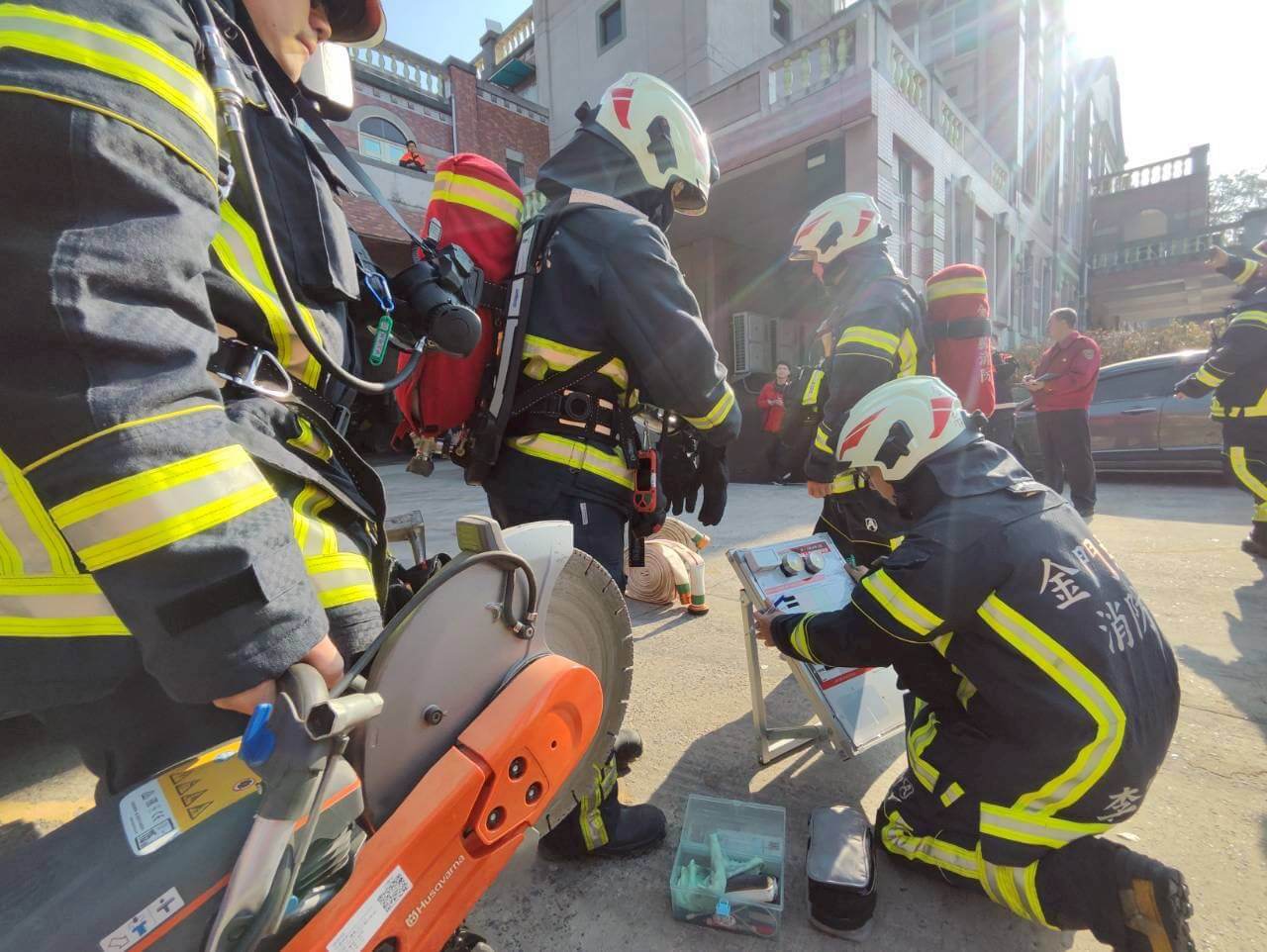 火場瞬息萬變!消防局舉辦「無腳本火災搶救演練」提升救災能量 火場瞬息萬變!消防局舉辦「無腳本火災搶救演練」提升救災能量