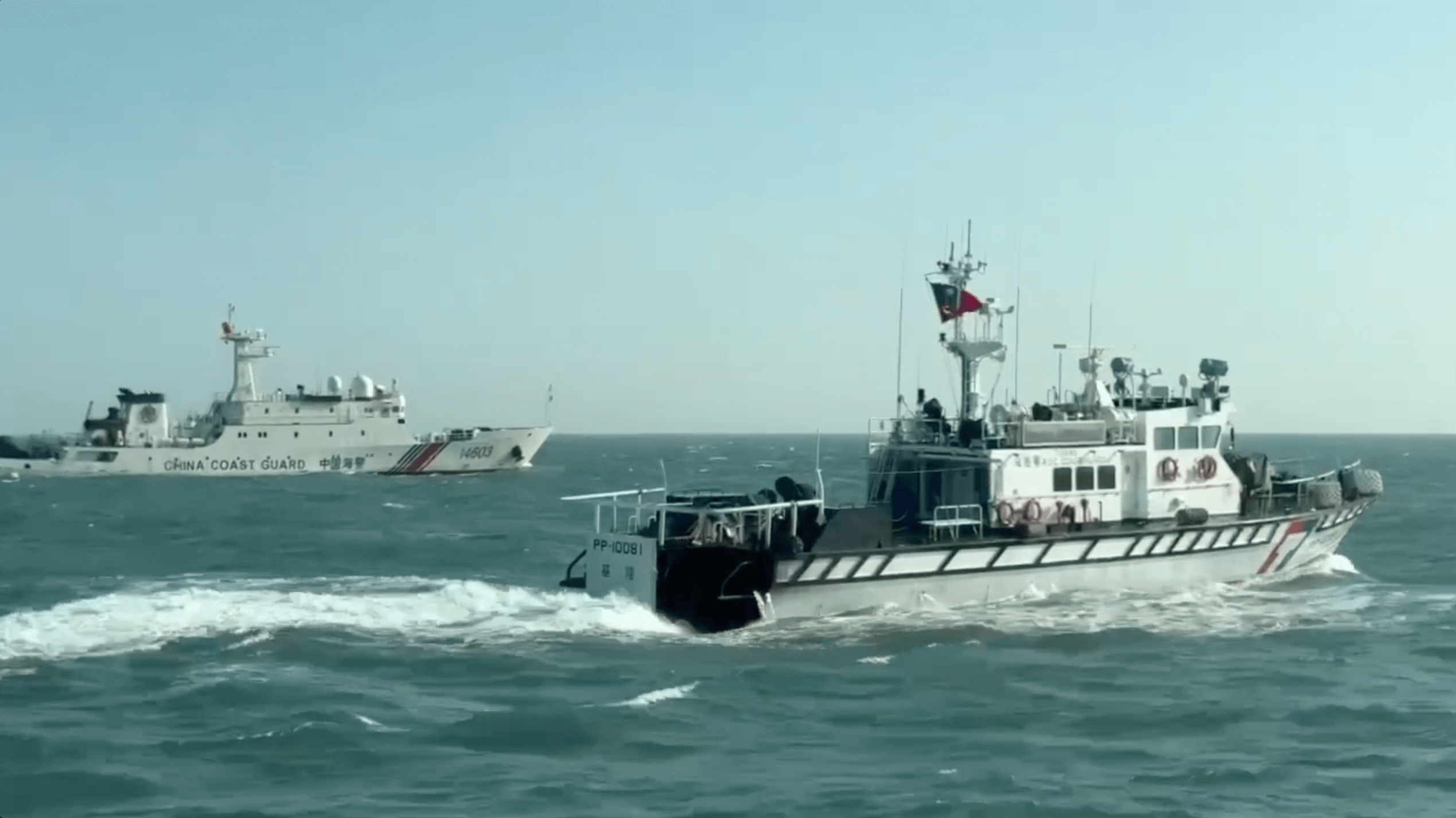 中國海警又編隊侵擾金門海域 海巡不畏風浪強勢併航驅離