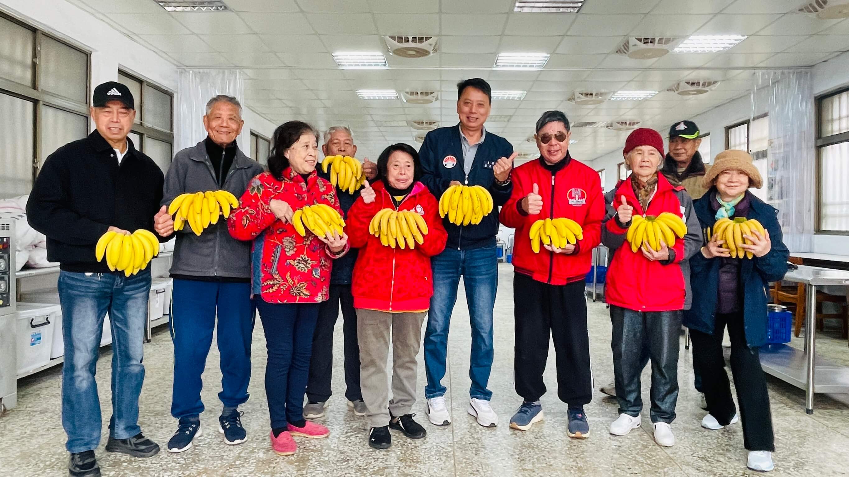 春節前夕關懷送暖　金湖鎮代會主席蔡乃靖關懷社區慰問長者