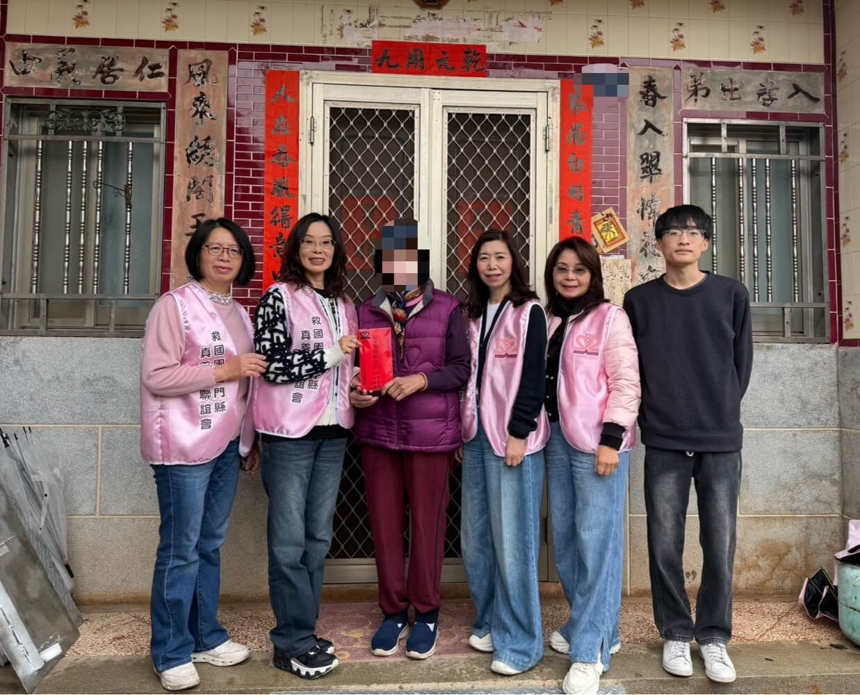 雙親接連重病家計中斷 金門兩姊弟苦撐真善美送暖 雙親接連重病家計中斷 金門兩姊弟苦撐真善美送暖