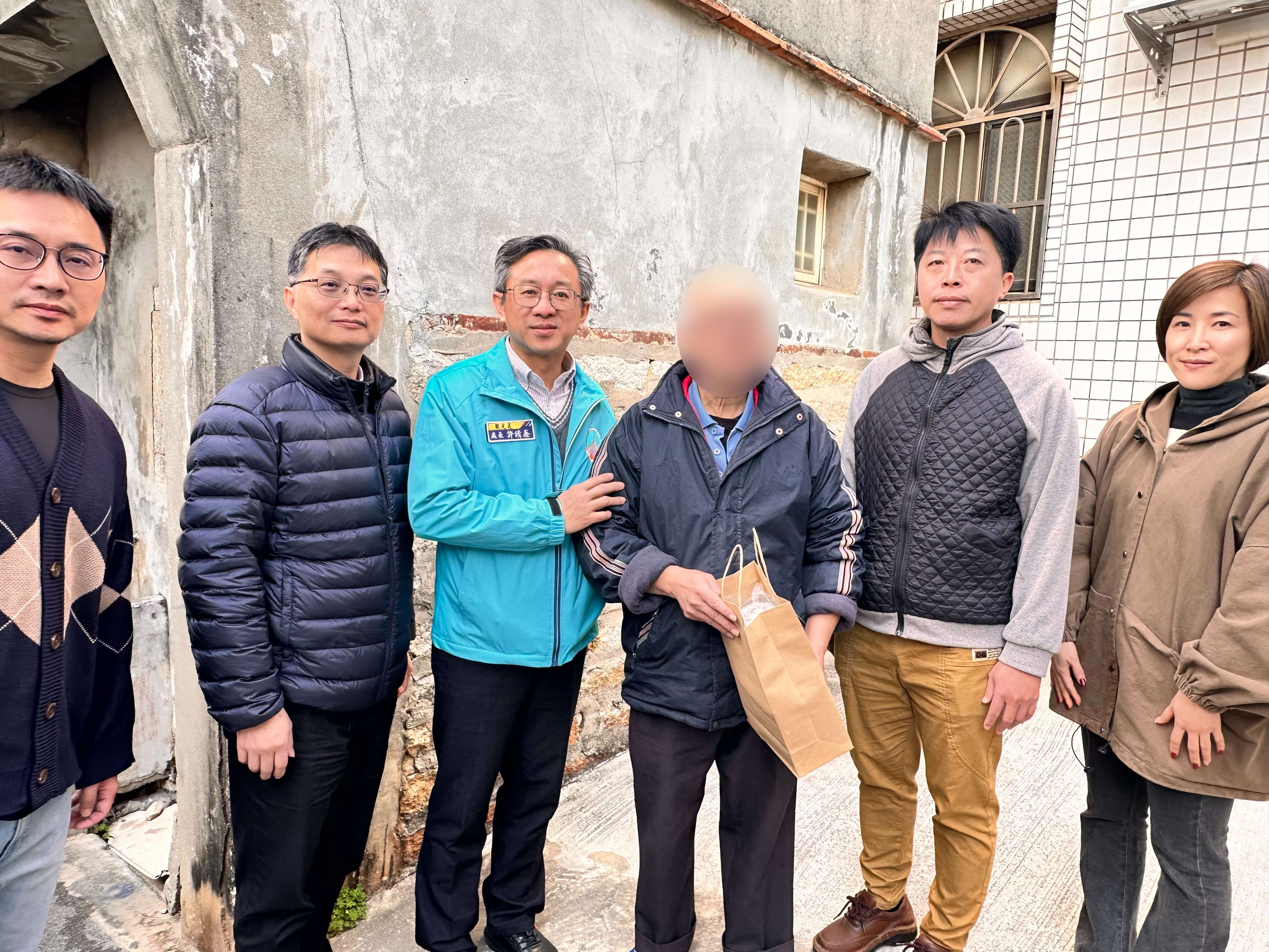 落實在地安養 觀光處歲末探訪獨居長者 傳遞溫情關懷