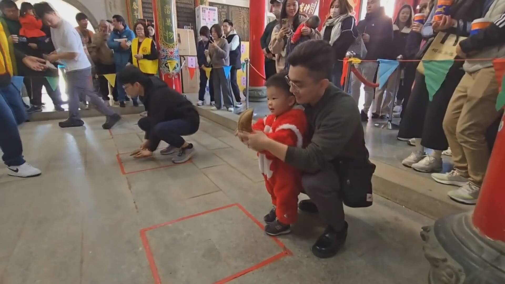 烈嶼保生大帝廟擲聖筊競賽 連十筊獲轎車 烈嶼保生大帝廟擲聖筊競賽 連十筊獲轎車