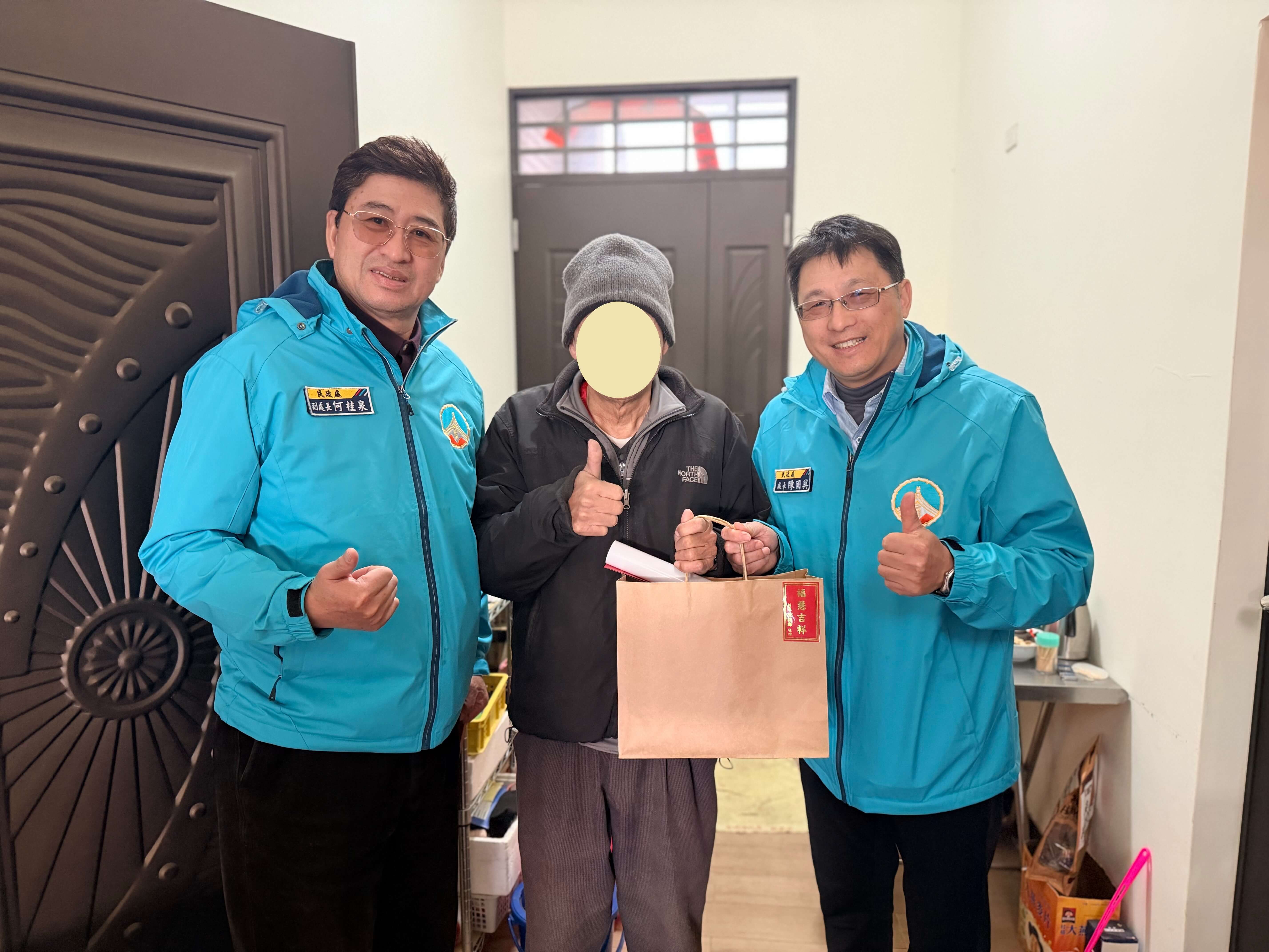 民政處探視獨居長者 落實「在地安養」政策