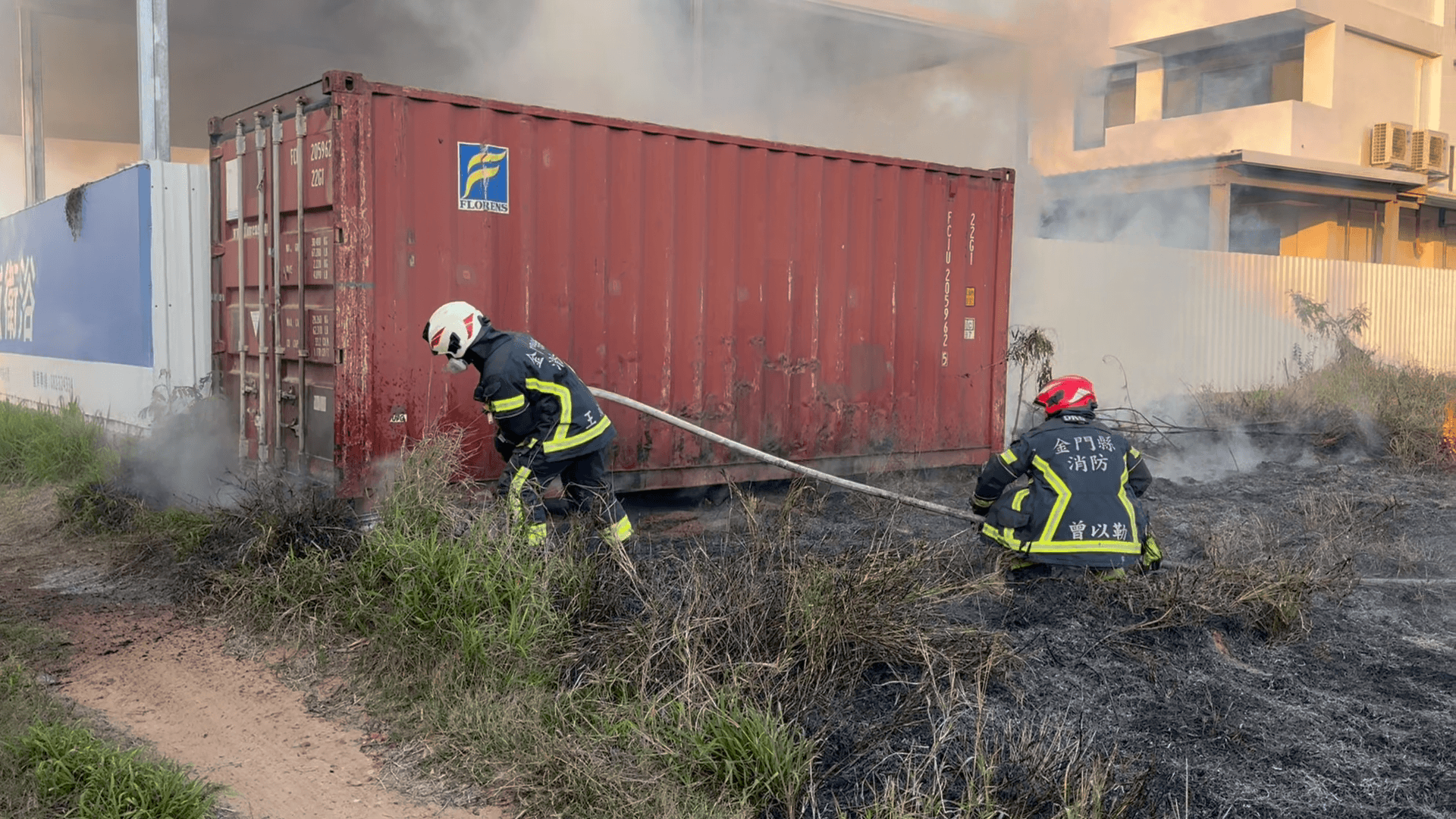東洲雜草火警鄰近民宅 城消迅速撲滅