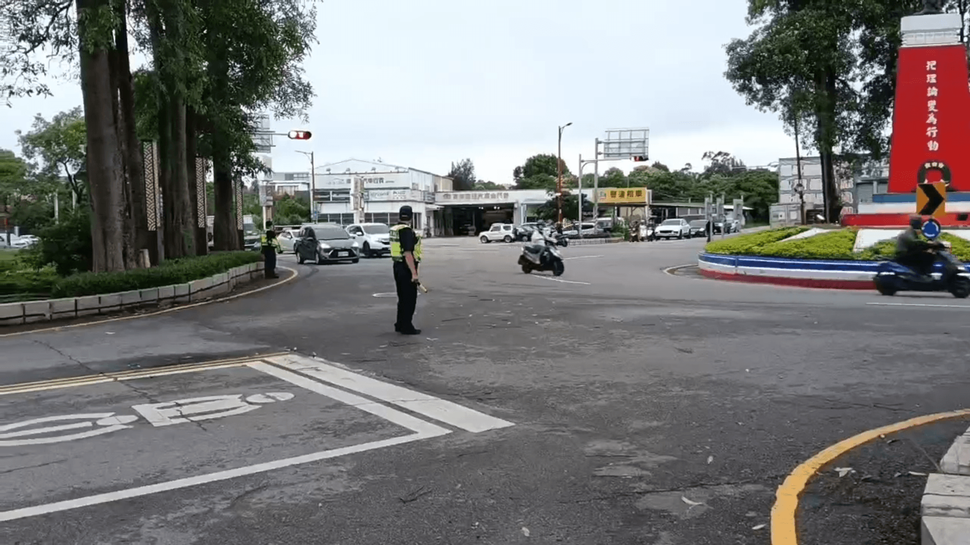 圓環怎麼開才不違規?金門警方提醒正確行駛原則 圓環怎麼開才不違規?金門警方提醒正確行駛原則