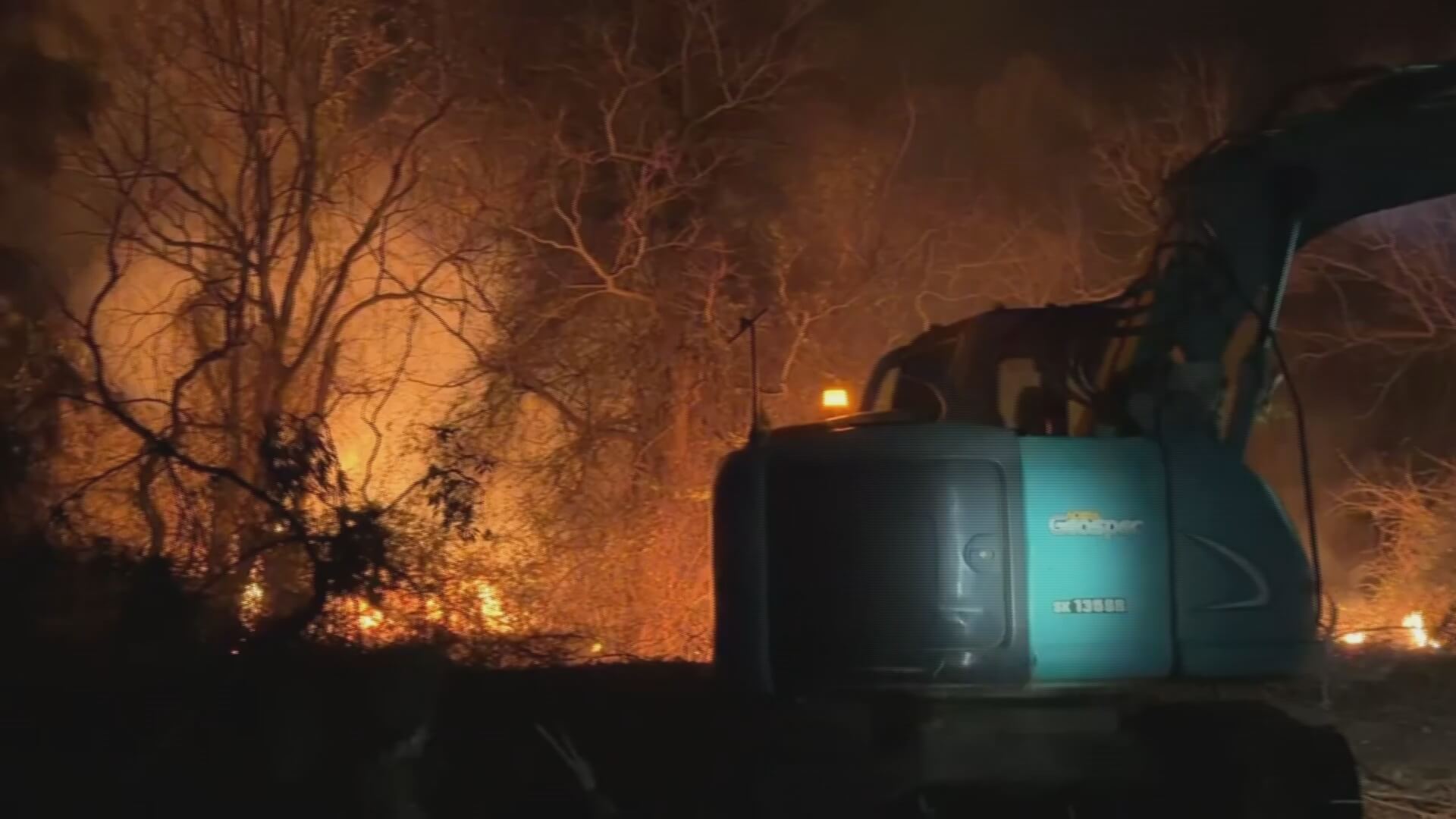 金門林地深夜大火!烈焰狂燒3000坪 消防5小時撲滅 金門林地深夜大火!烈焰狂燒3000坪 消防5小時撲滅