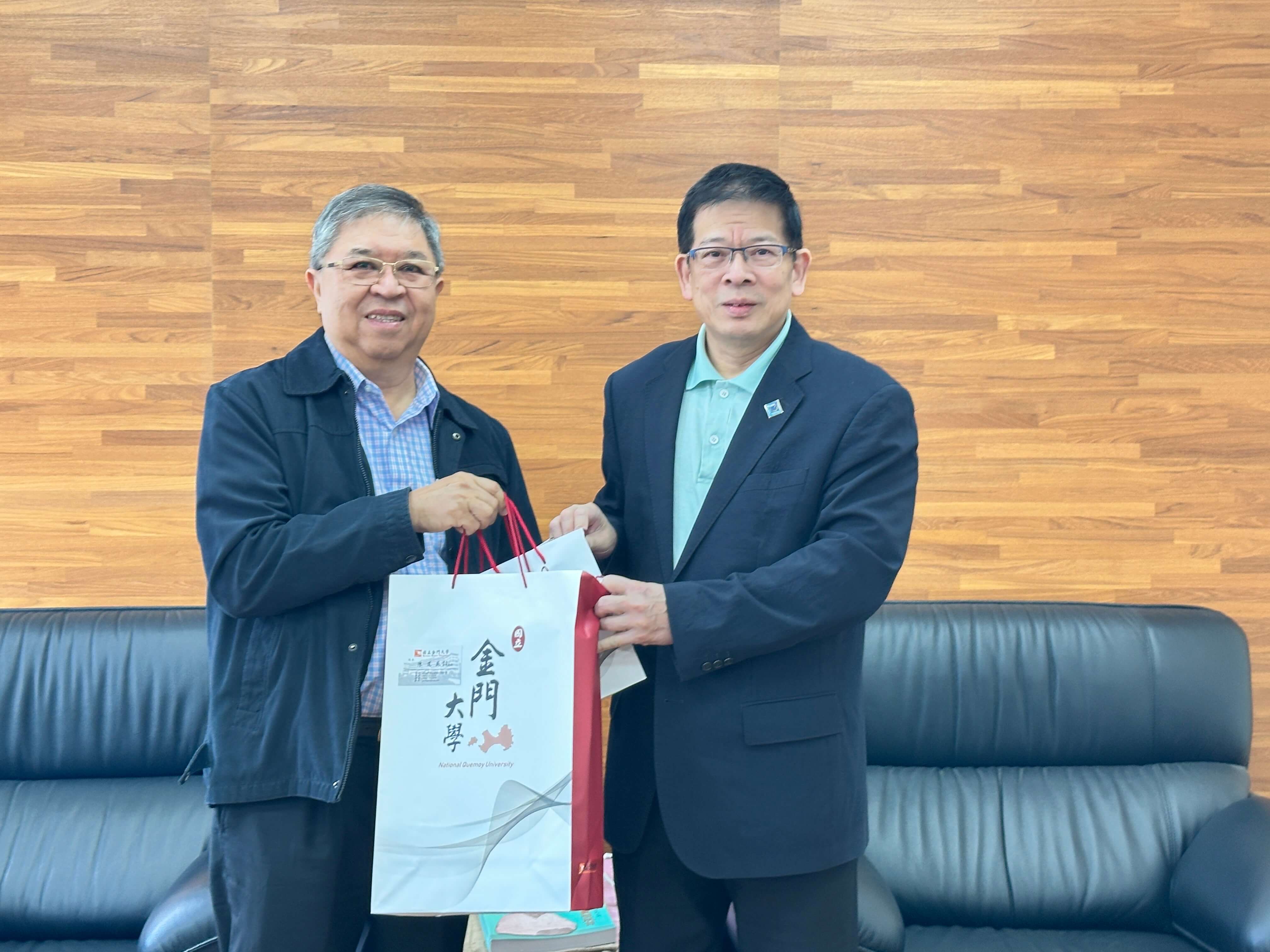 汶萊僑領林明傑返鄉省親 金大校長陳建民接見致謝捐助獎學金