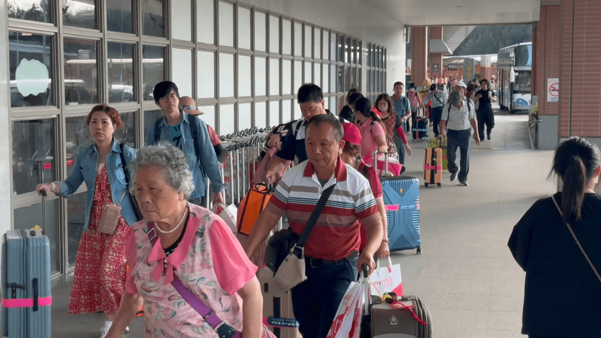 金門機位一位難求　約400名旅客苦等三天返台心急如焚