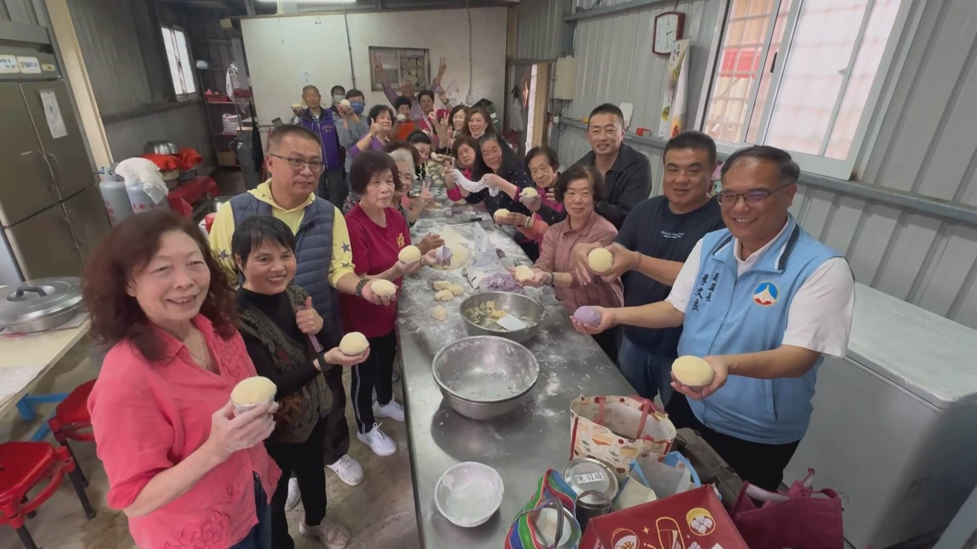 清明應景發糕飄香　金門長青會製600顆關懷長者與弱勢