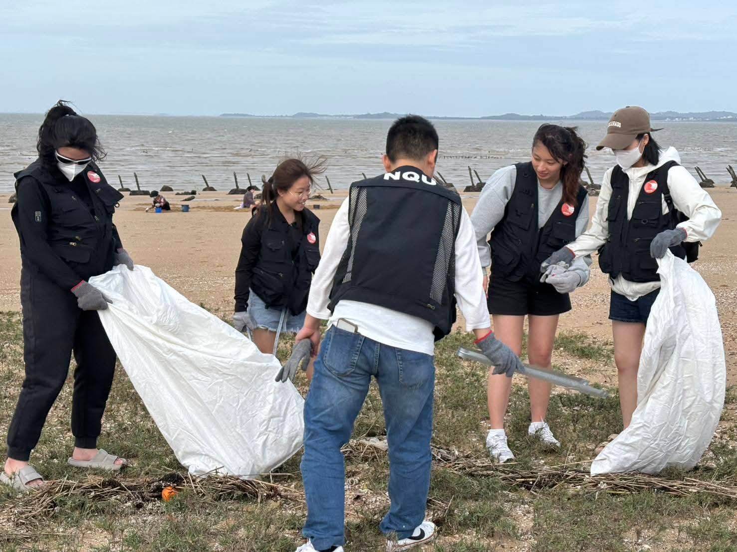 海好友你！西浦頭淨灘行動登場　青年志工攜手守護金門海岸環境