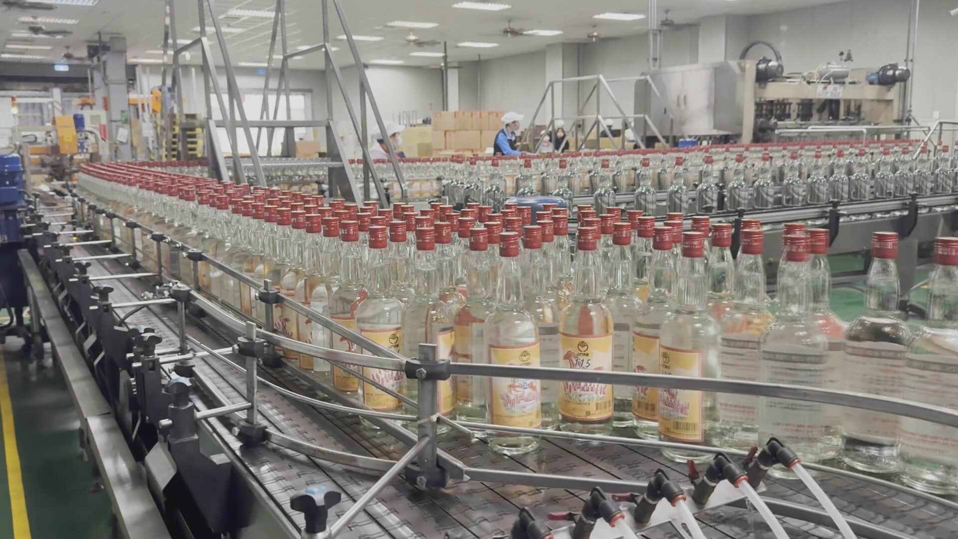 《直擊金門高粱酒產線 一窺金酒釀造流程》 《直擊金門高粱酒產線 一窺金酒釀造流程》