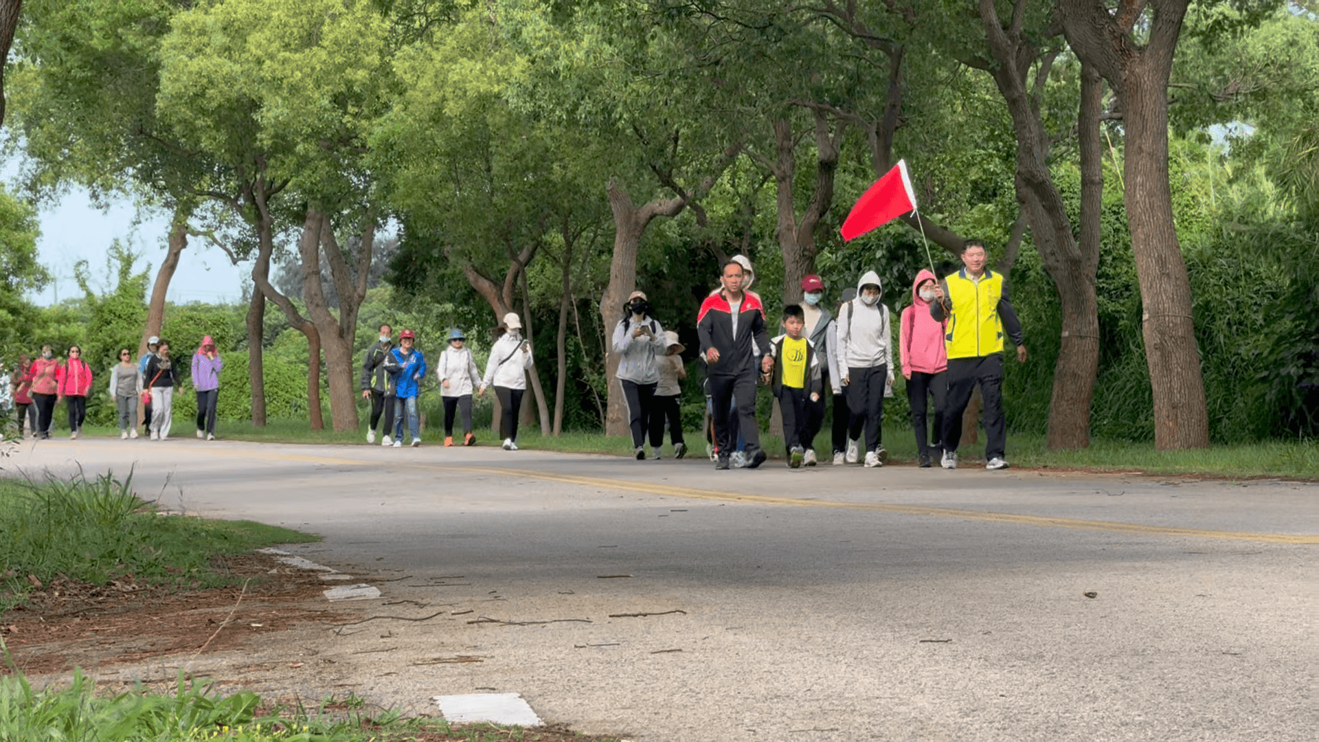 金寧軍經秘境健走登場　150民眾漫遊慈湖感受戰地生態之美