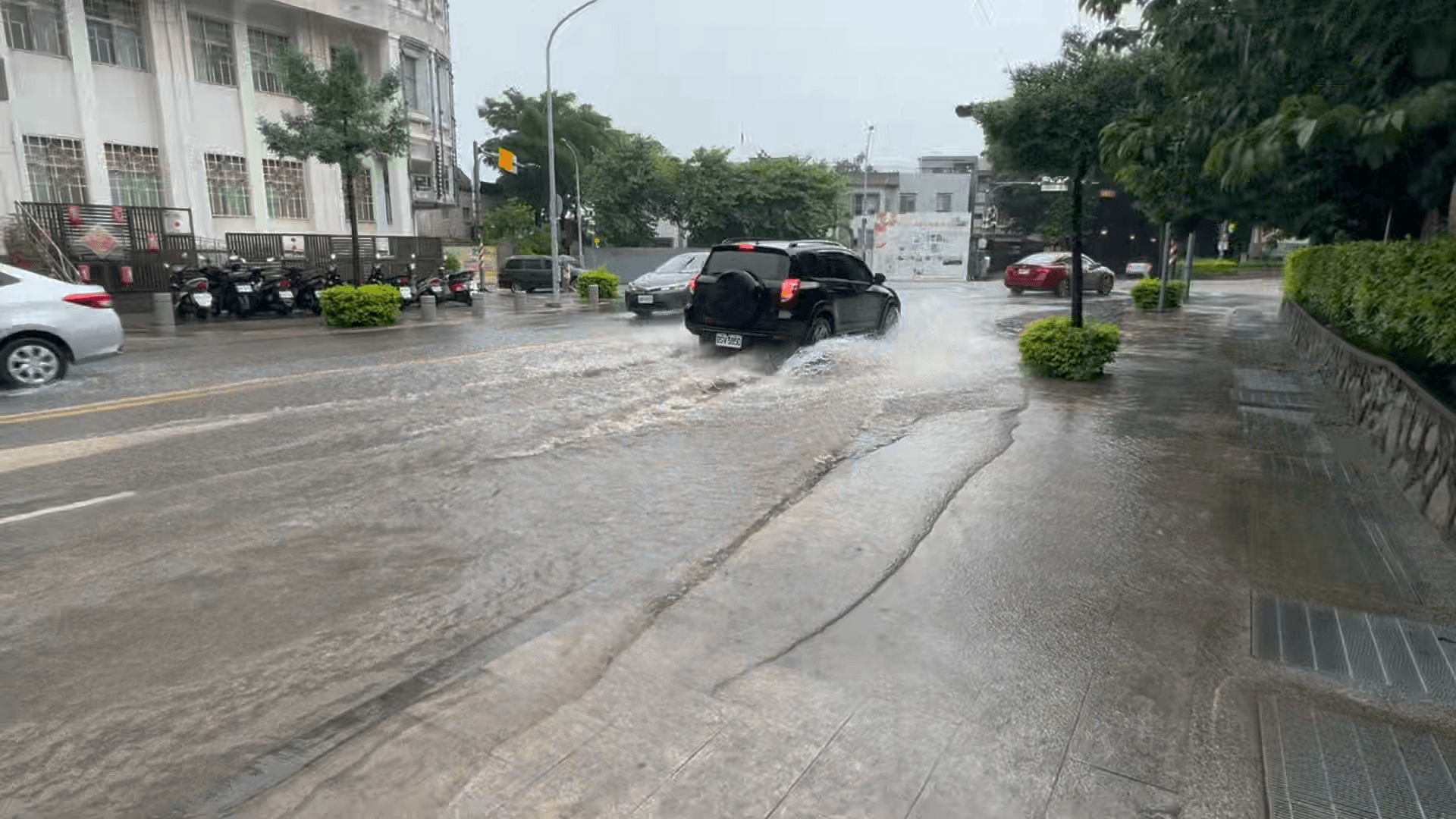 端午連假前夕大雨襲金門　多處道路積水影響通行