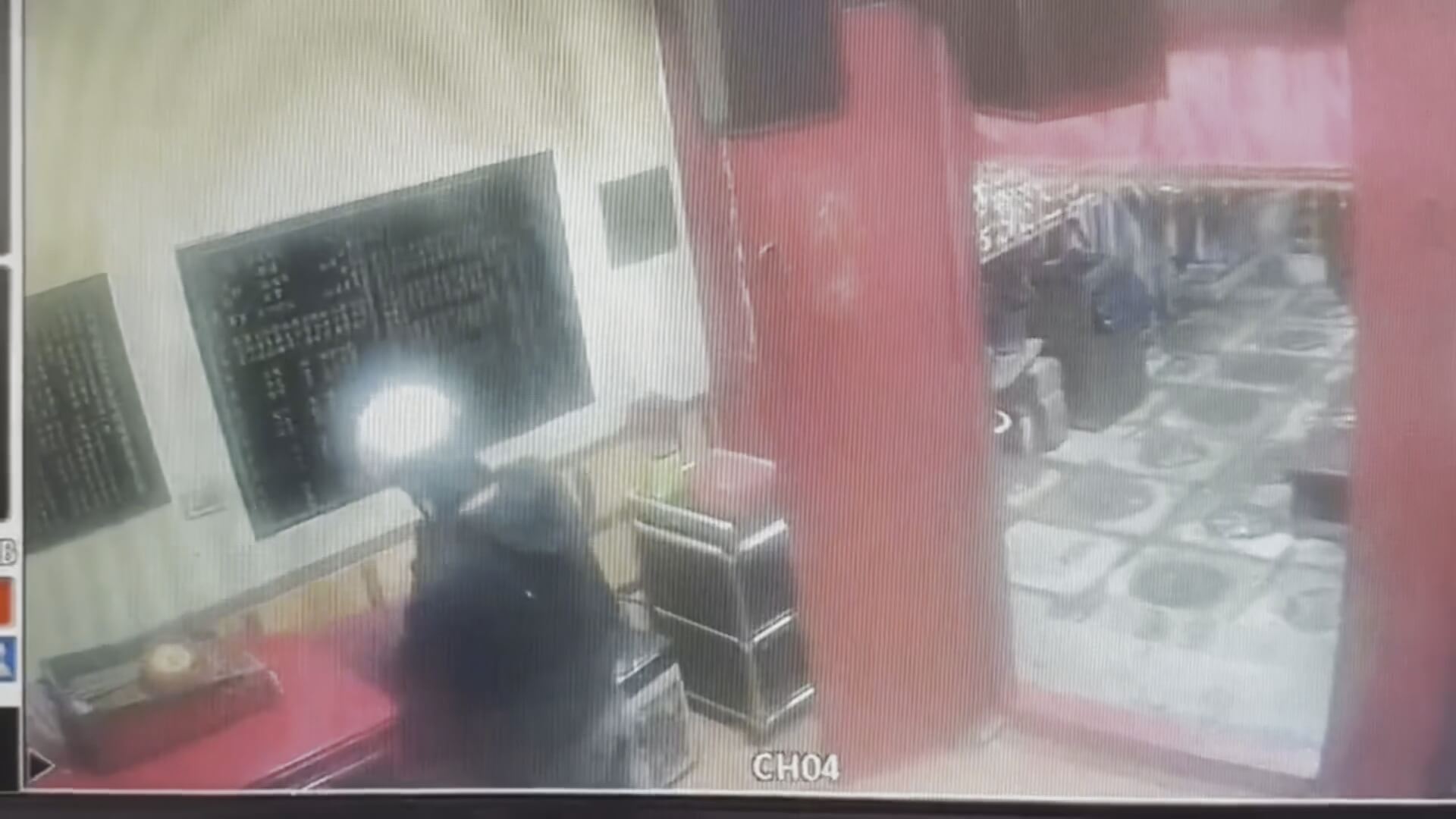 土地公廟神像罩遭破壞 金牌失竊警火速逮人 土地公廟神像罩遭破壞 金牌失竊警火速逮人