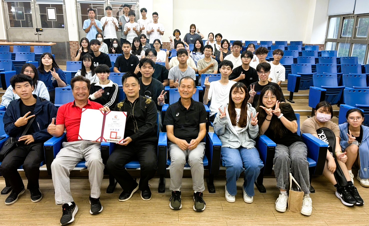 金大生命教育講座　魔術師黃信凱分享逆境翻轉人生