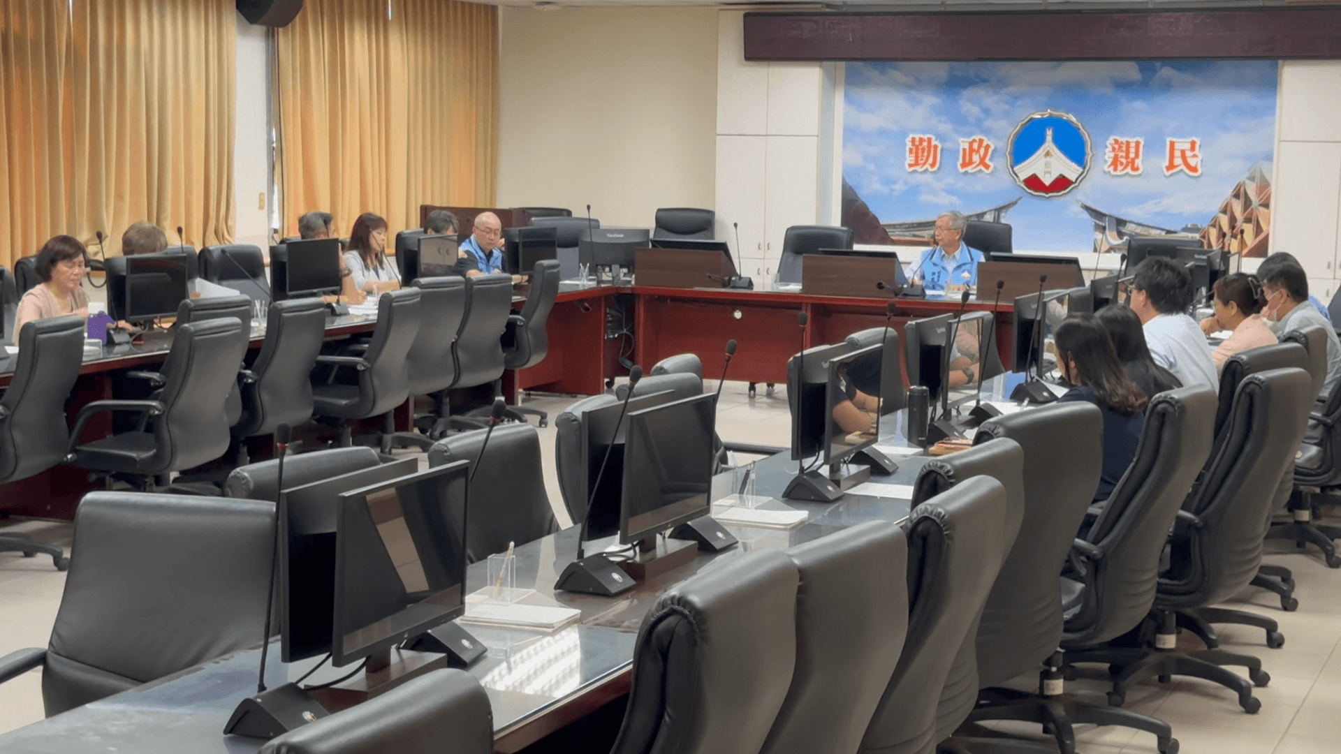 縣府研商合唱團登國慶舞台經費會議 縣府研商合唱團登國慶舞台經費會議